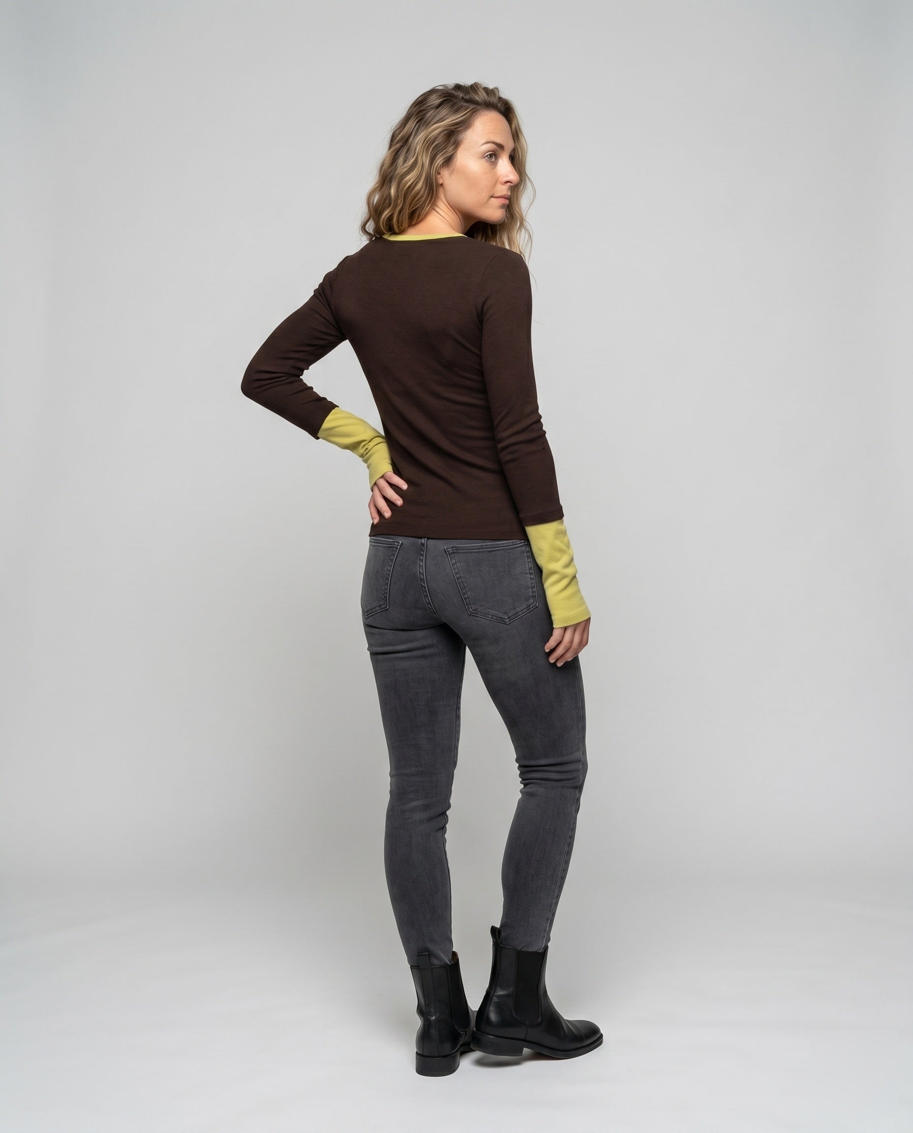 Product 15627237753162 - back_view