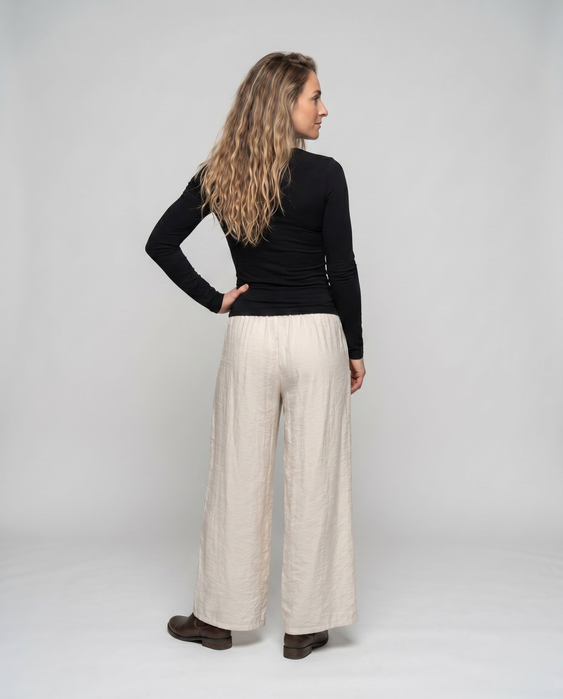 Product 15627272126794 - back_view