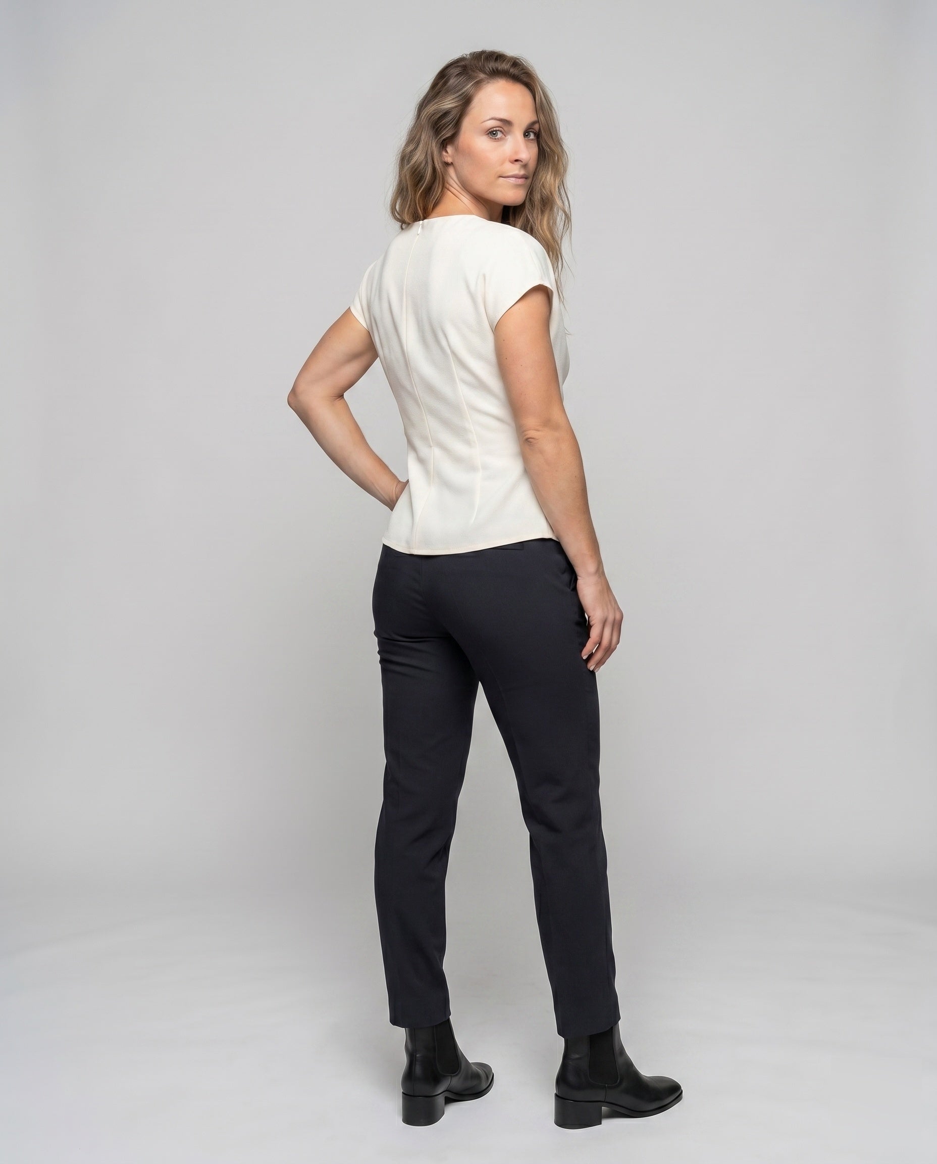 Product 15629095403850 - back_view