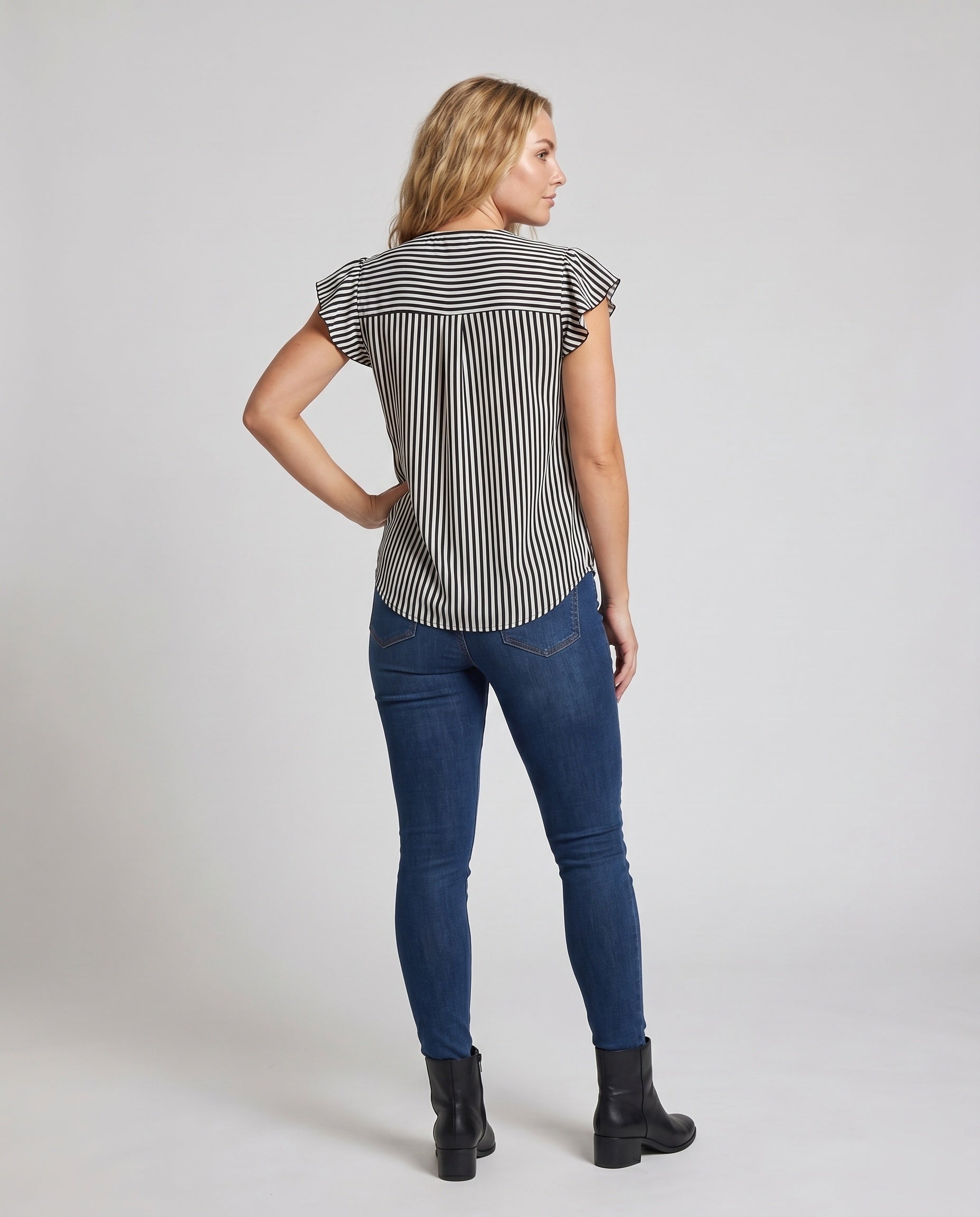 Product 15634933449034 - back_view