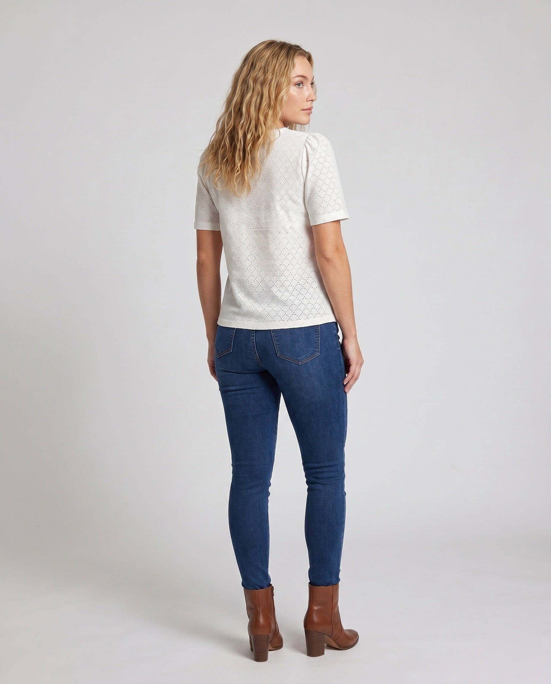 Product 15634934038858 - back_view