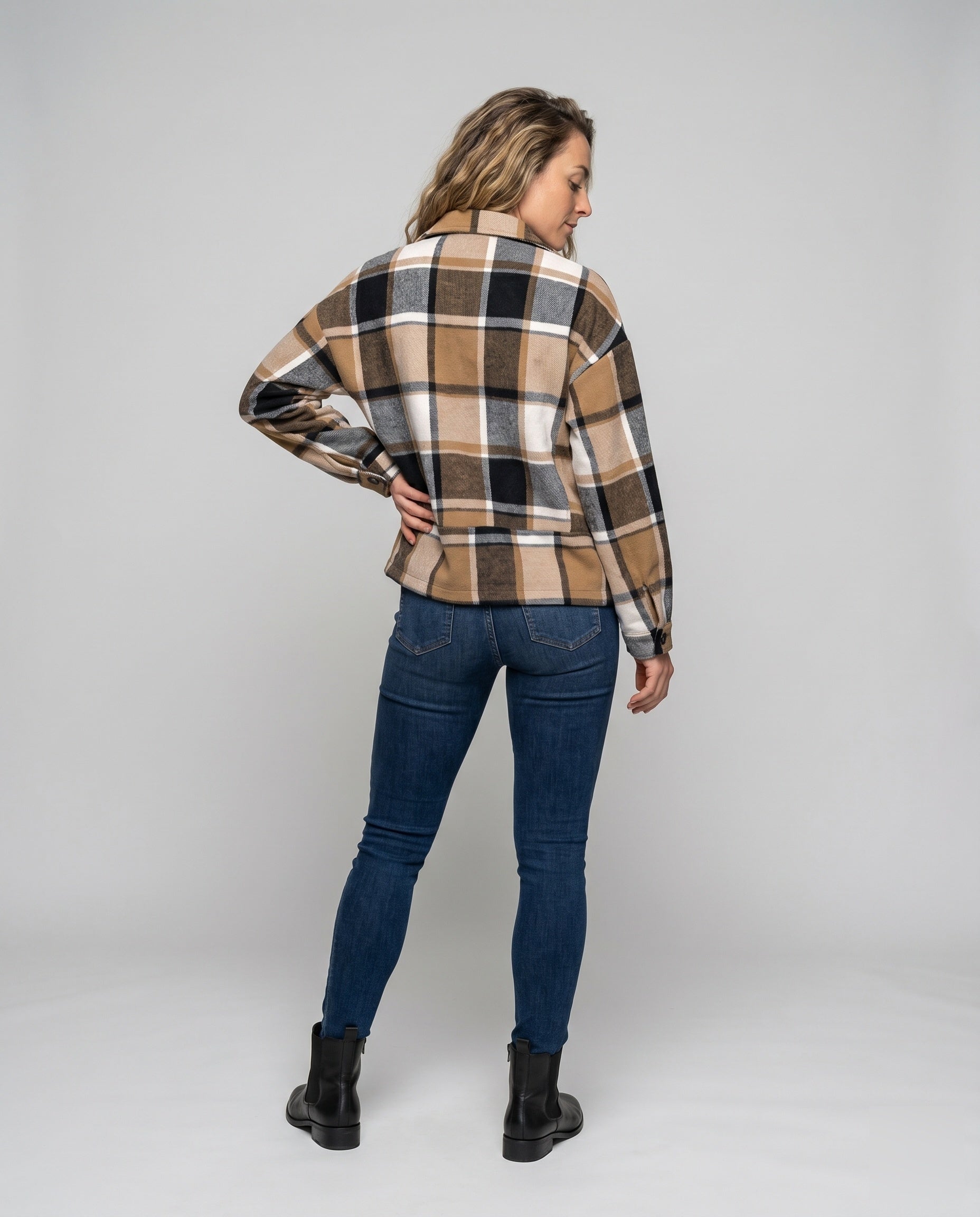 Product 15634936856906 - back_view