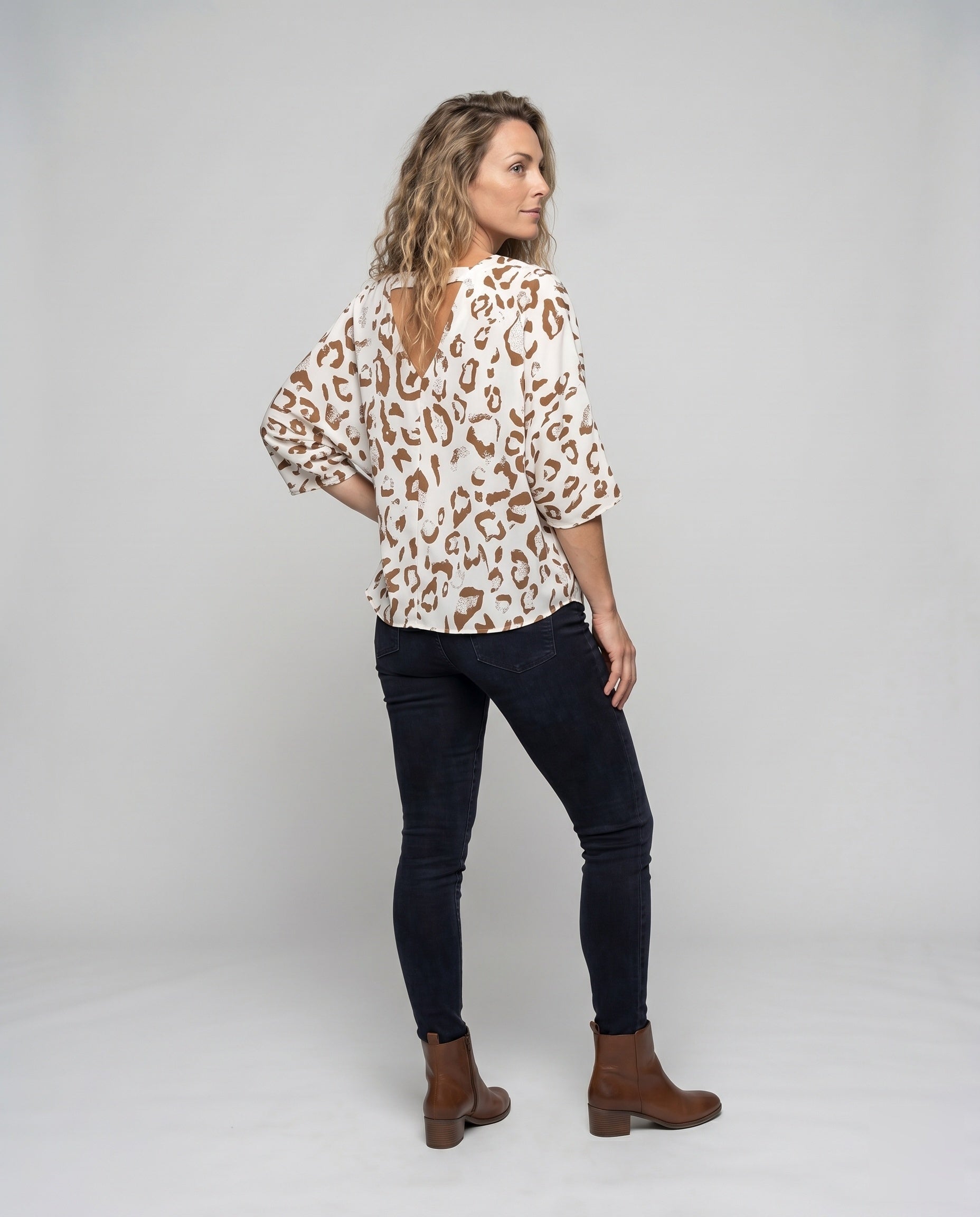 Product 15634937348426 - back_view