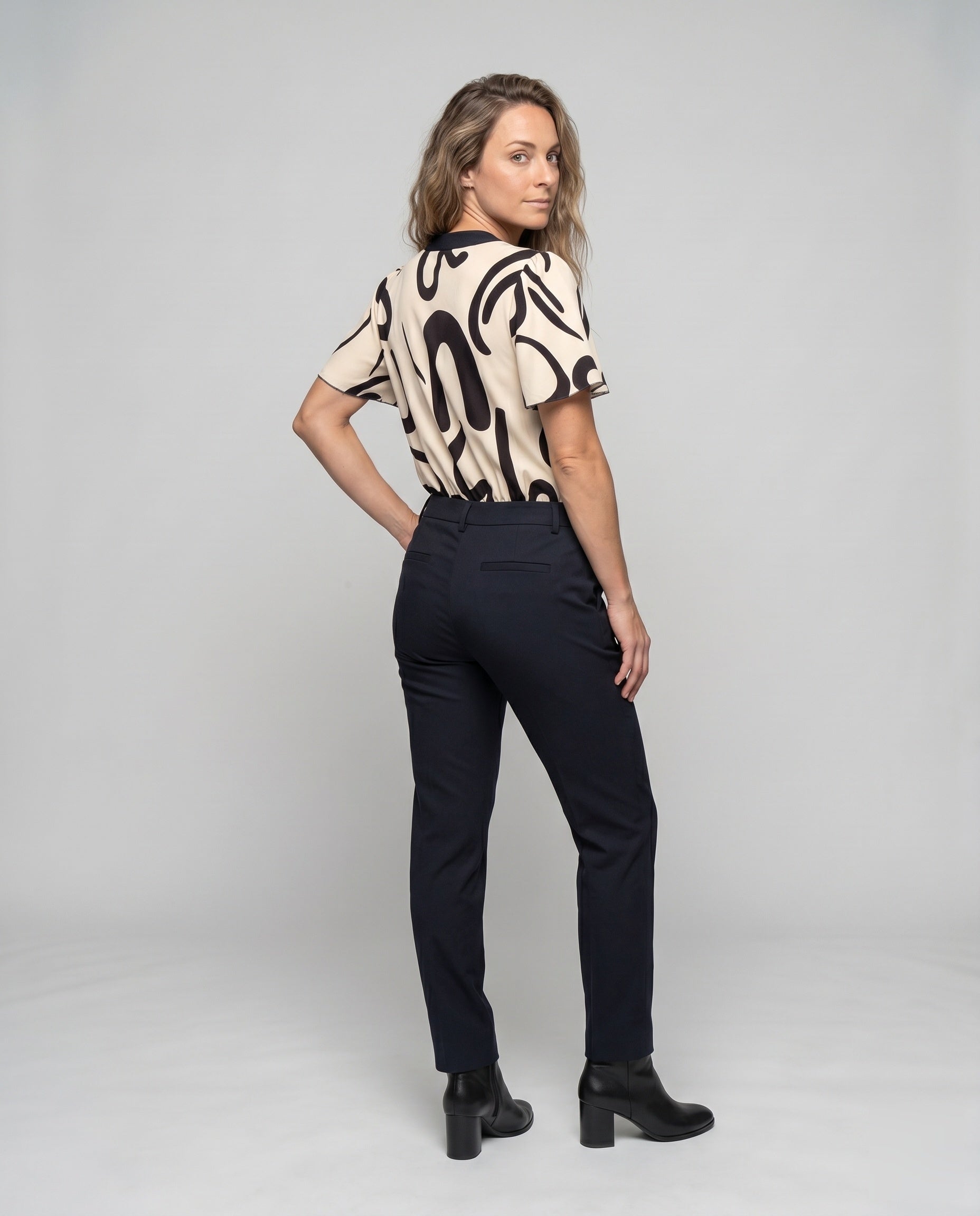 Product 15636298891594 - back_view