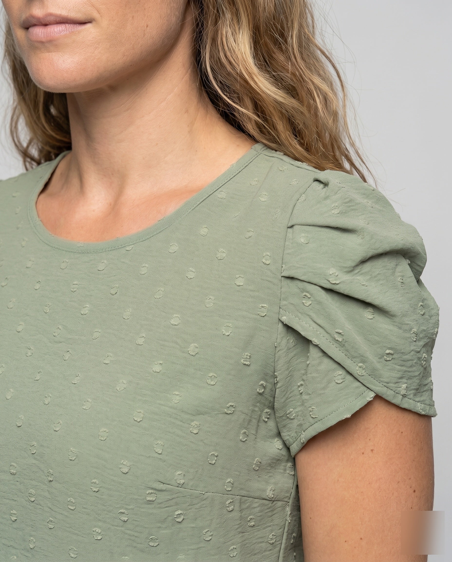 Product 15636298989898 - close_up_detail