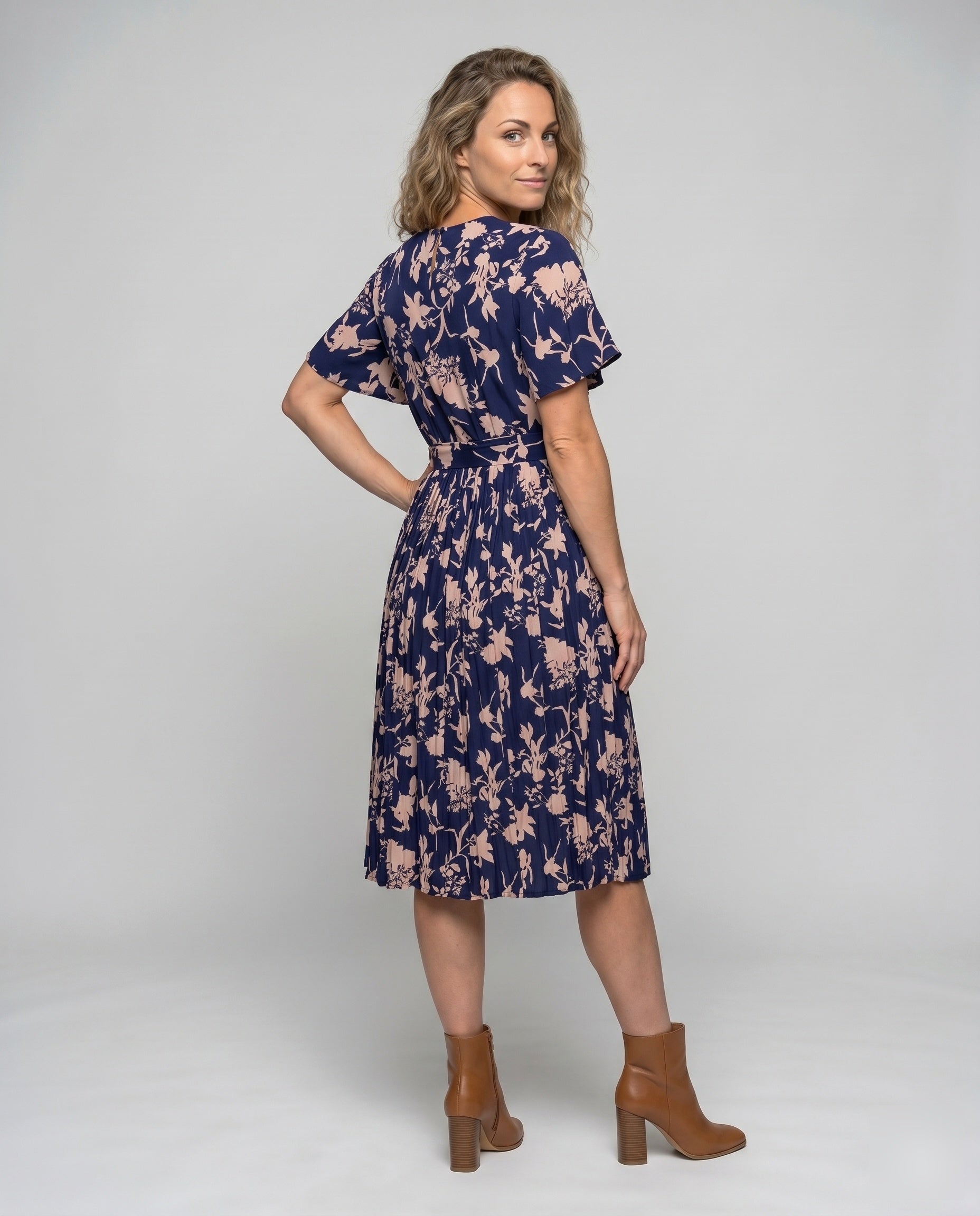 Product 15636304331082 - back_view