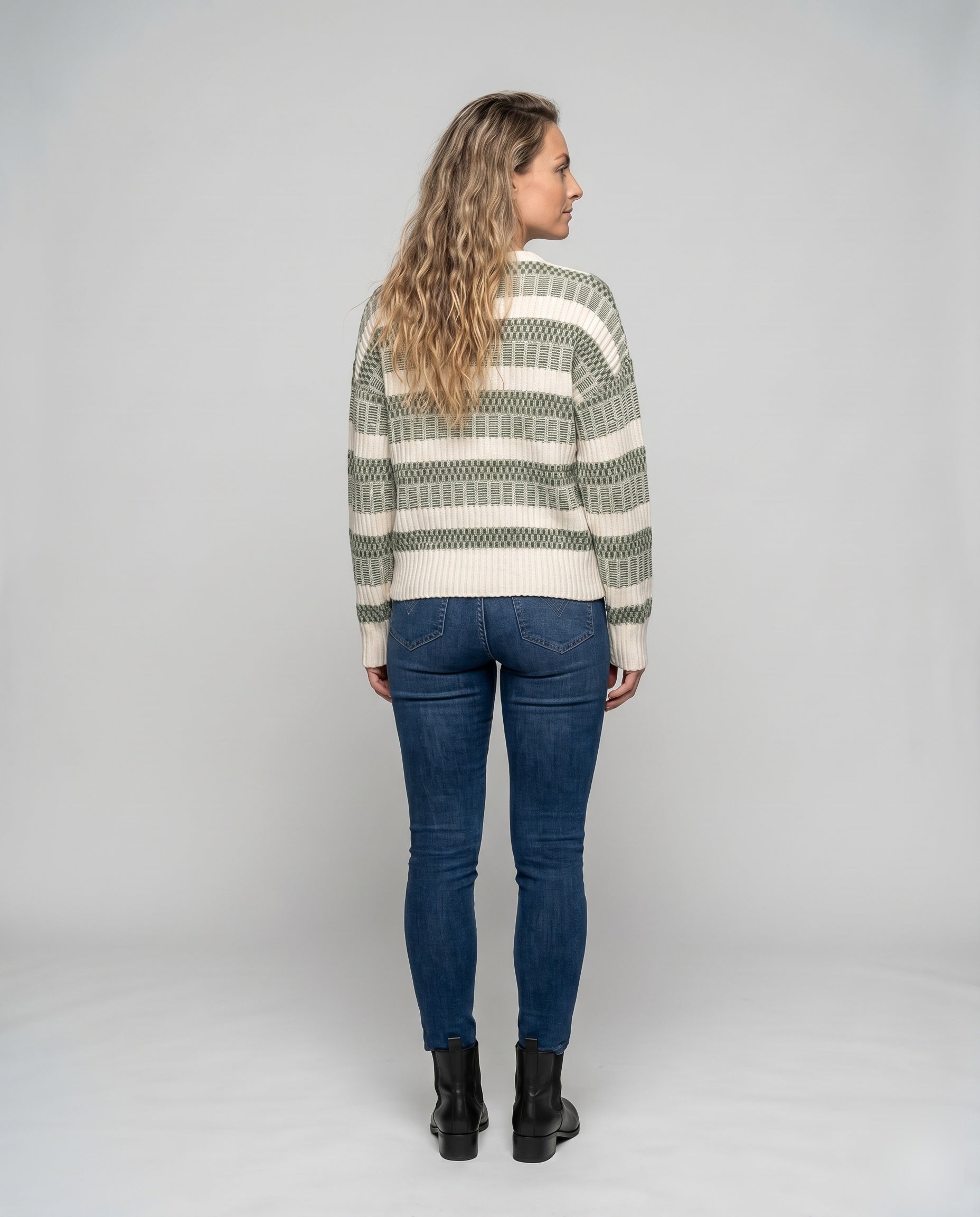 Product 15636314947914 - back_view