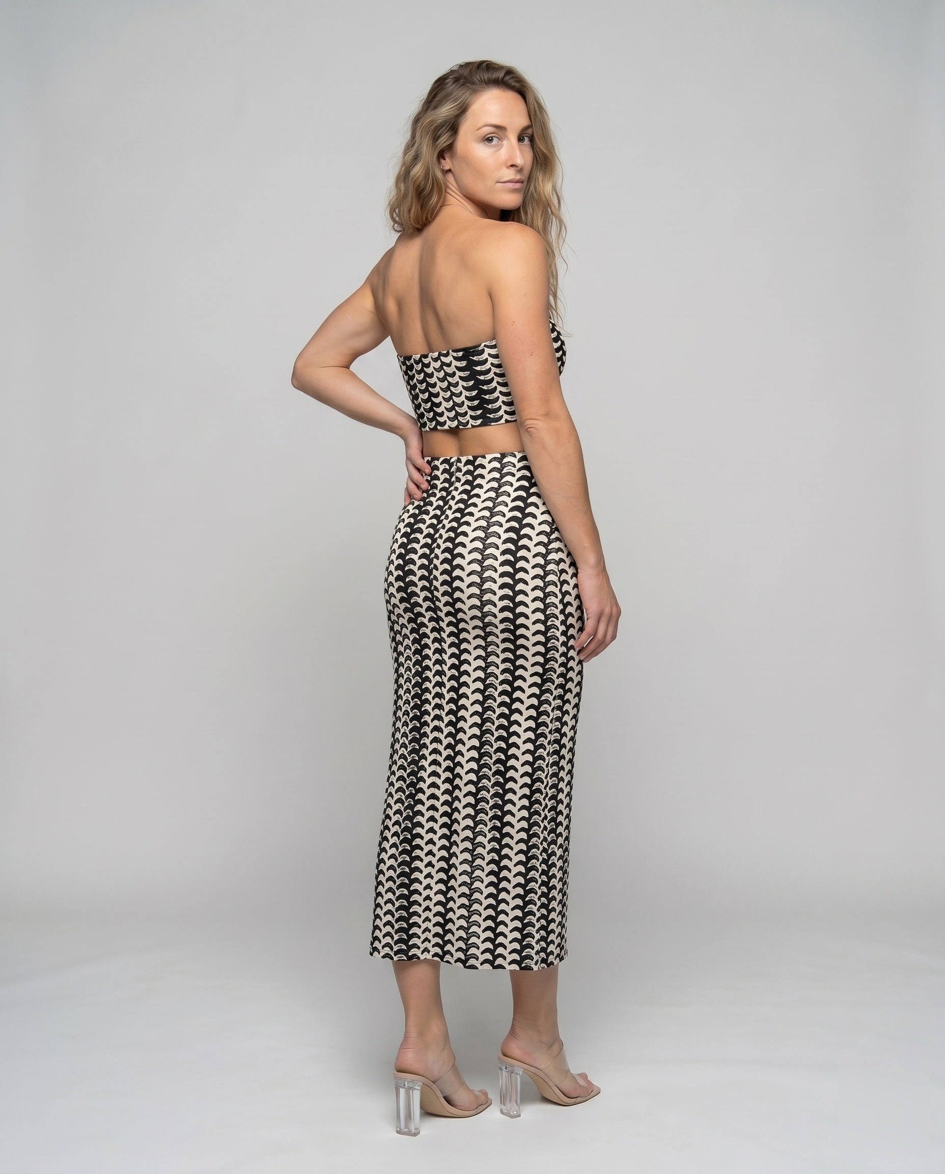 Product 15636322845002 - back_view