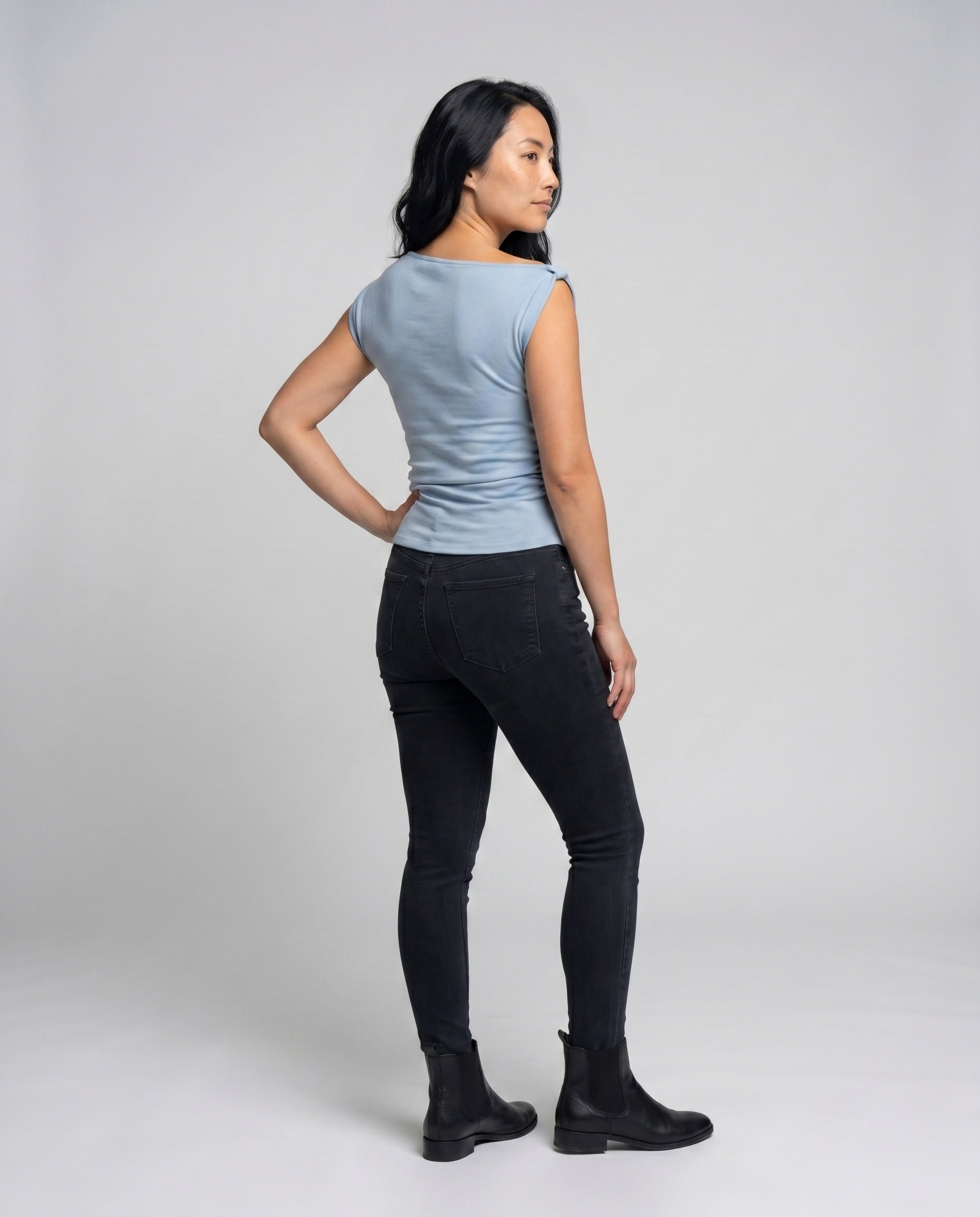 Product 15636486783306 - back_view