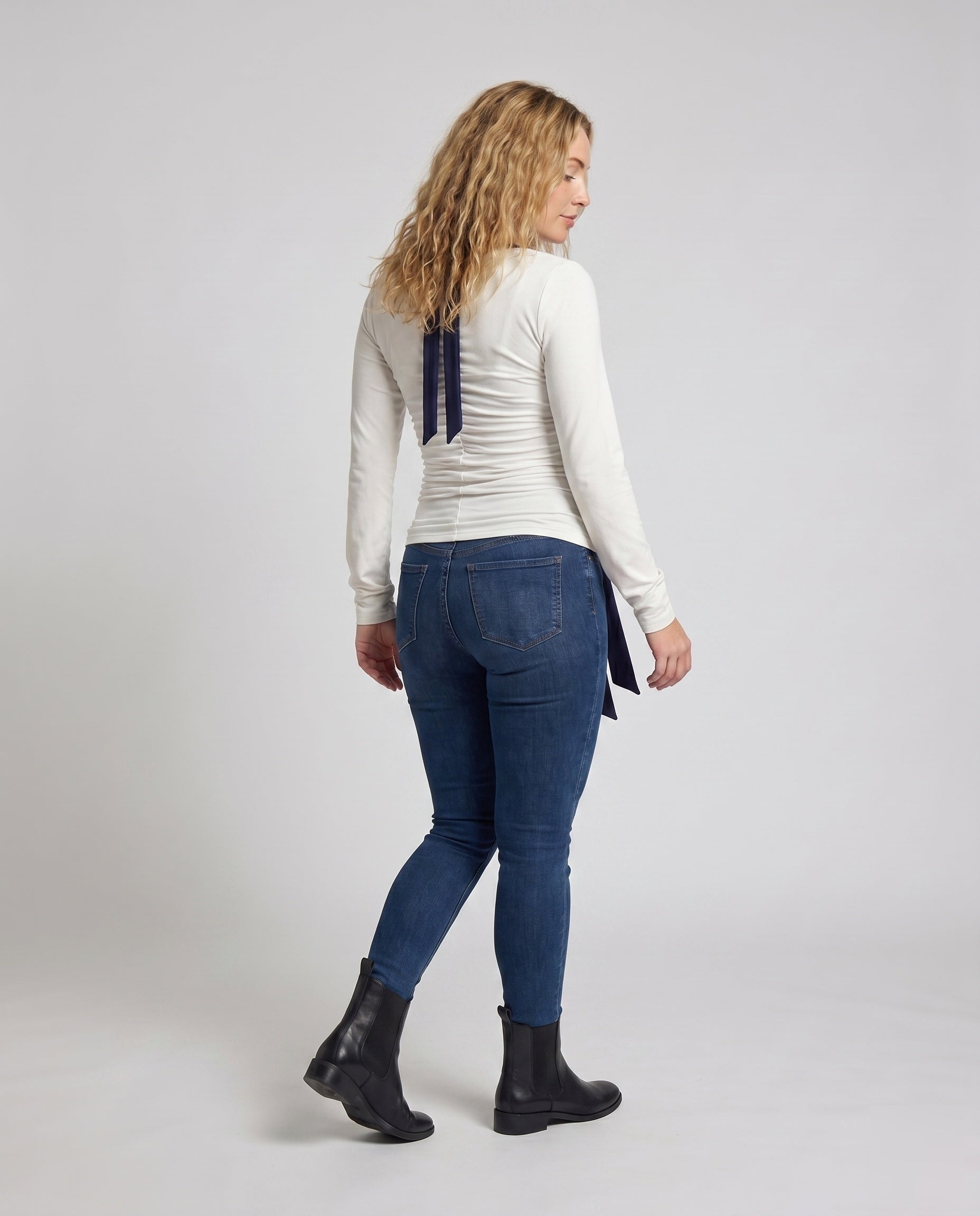 Product 15636487897418 - back_view