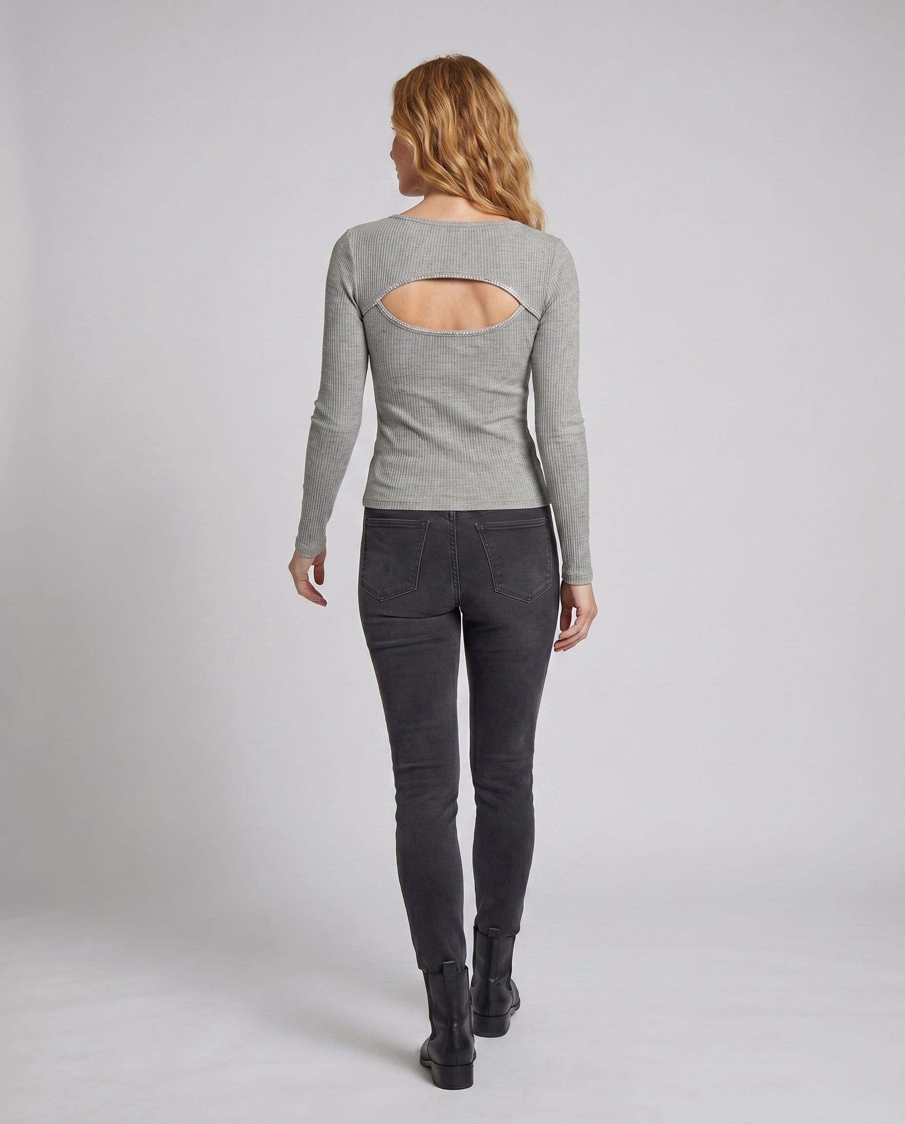 Product 15636497793354 - back_view