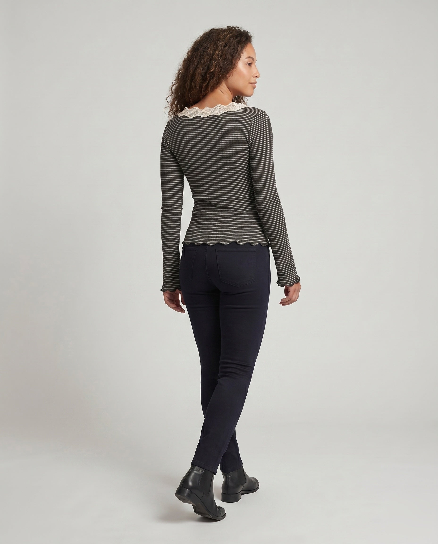 Product 15636517683530 - back_view