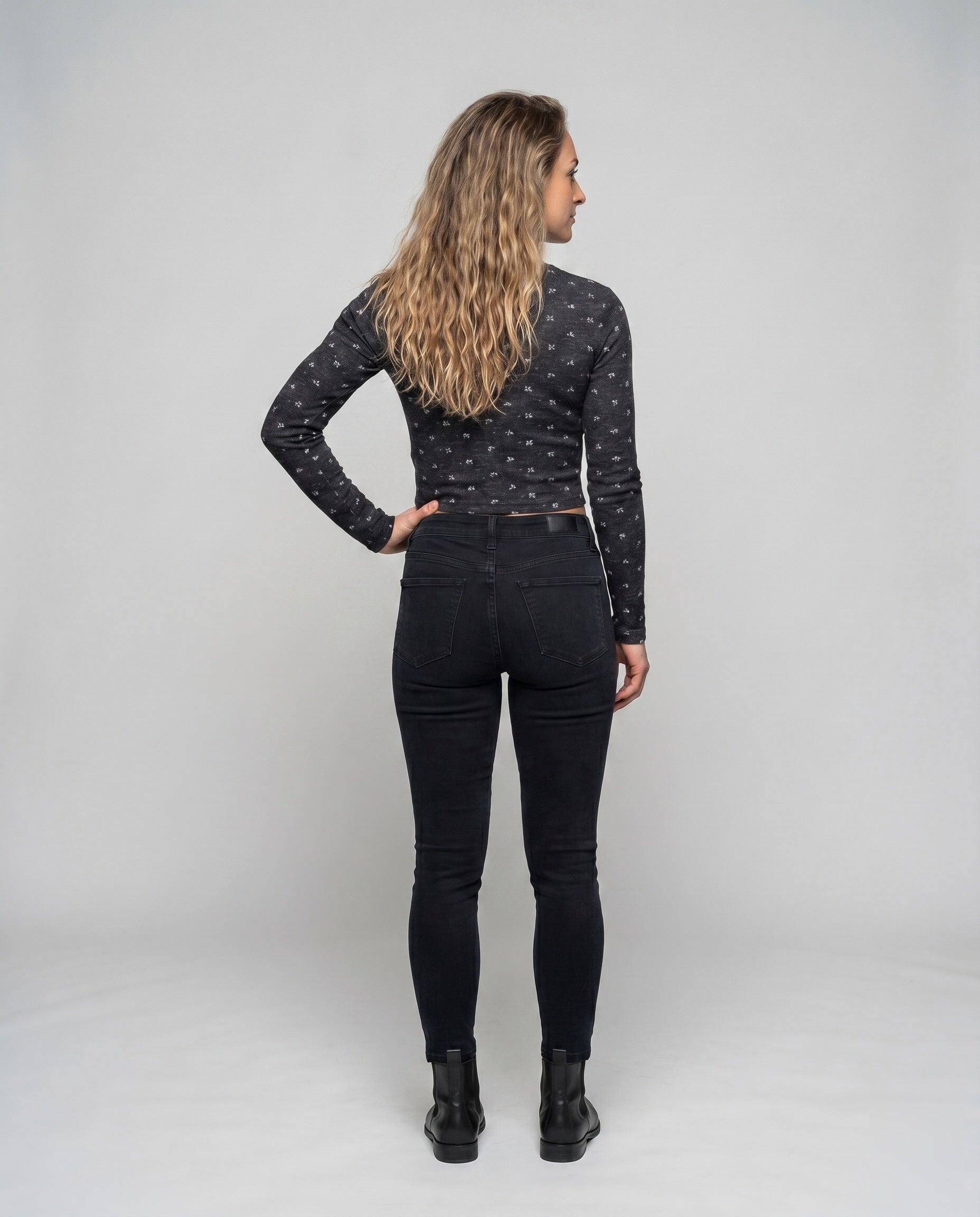 Product 15636518306122 - back_view