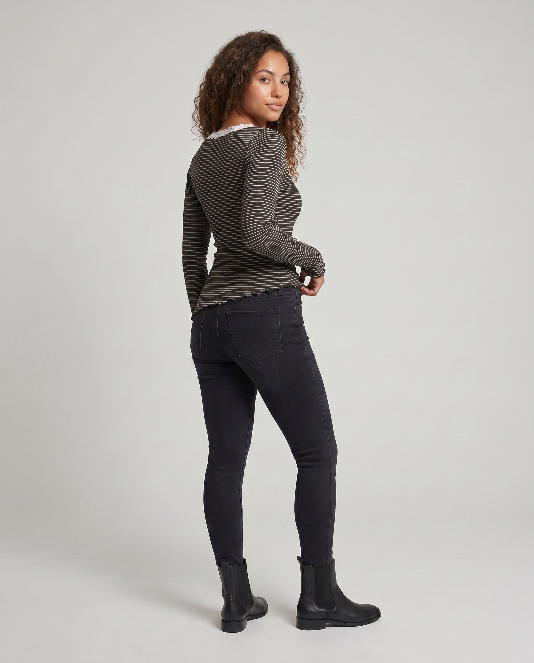 Product 15637855895882 - back_view
