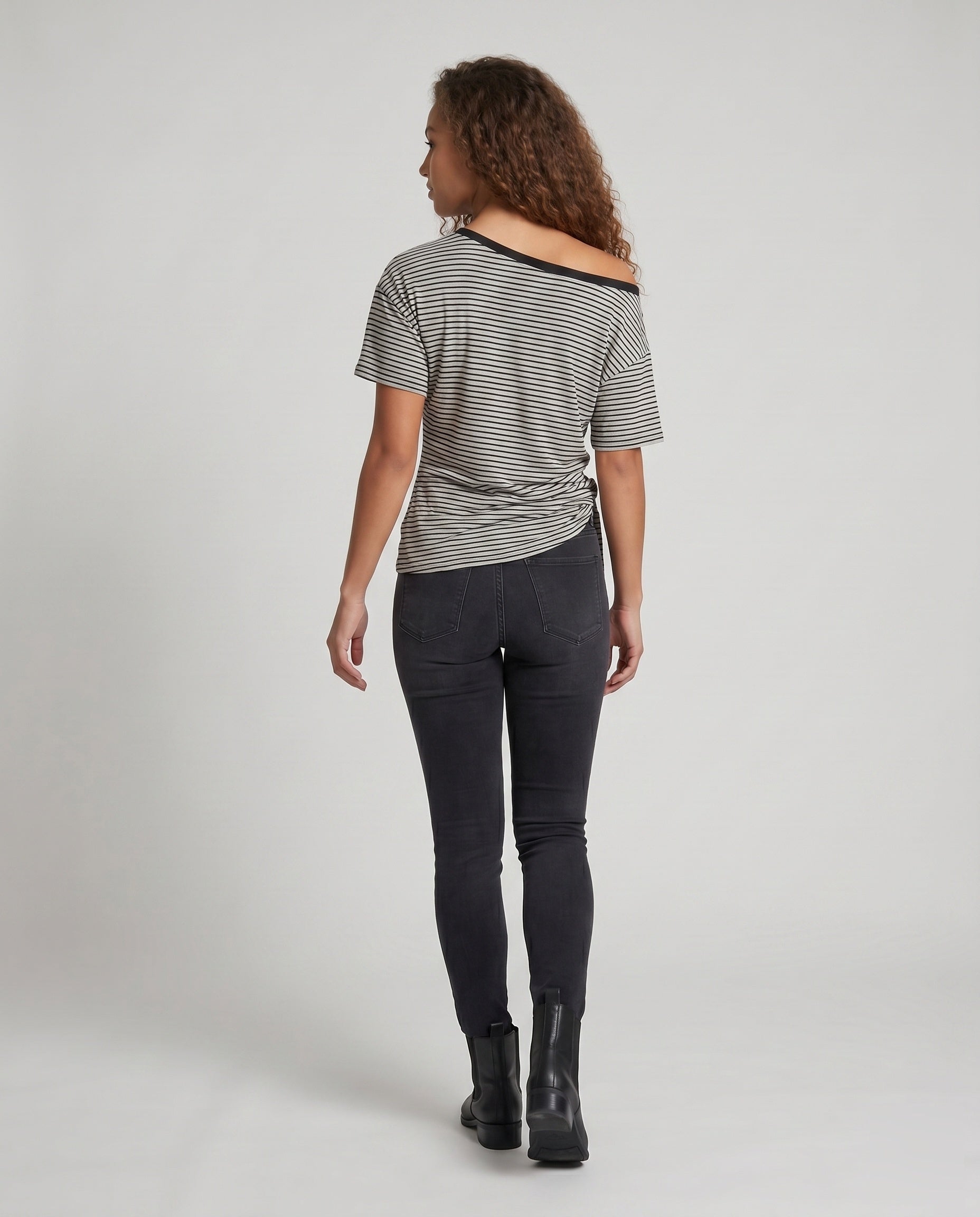 Product 15637857272138 - back_view