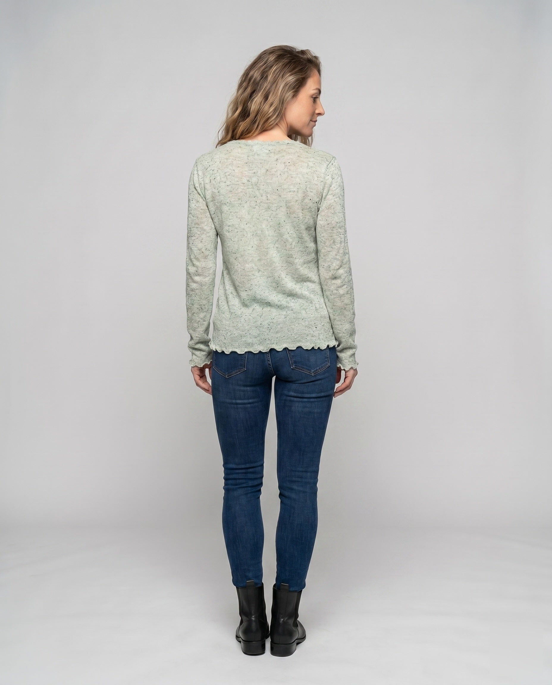 Product 15637858025802 - back_view