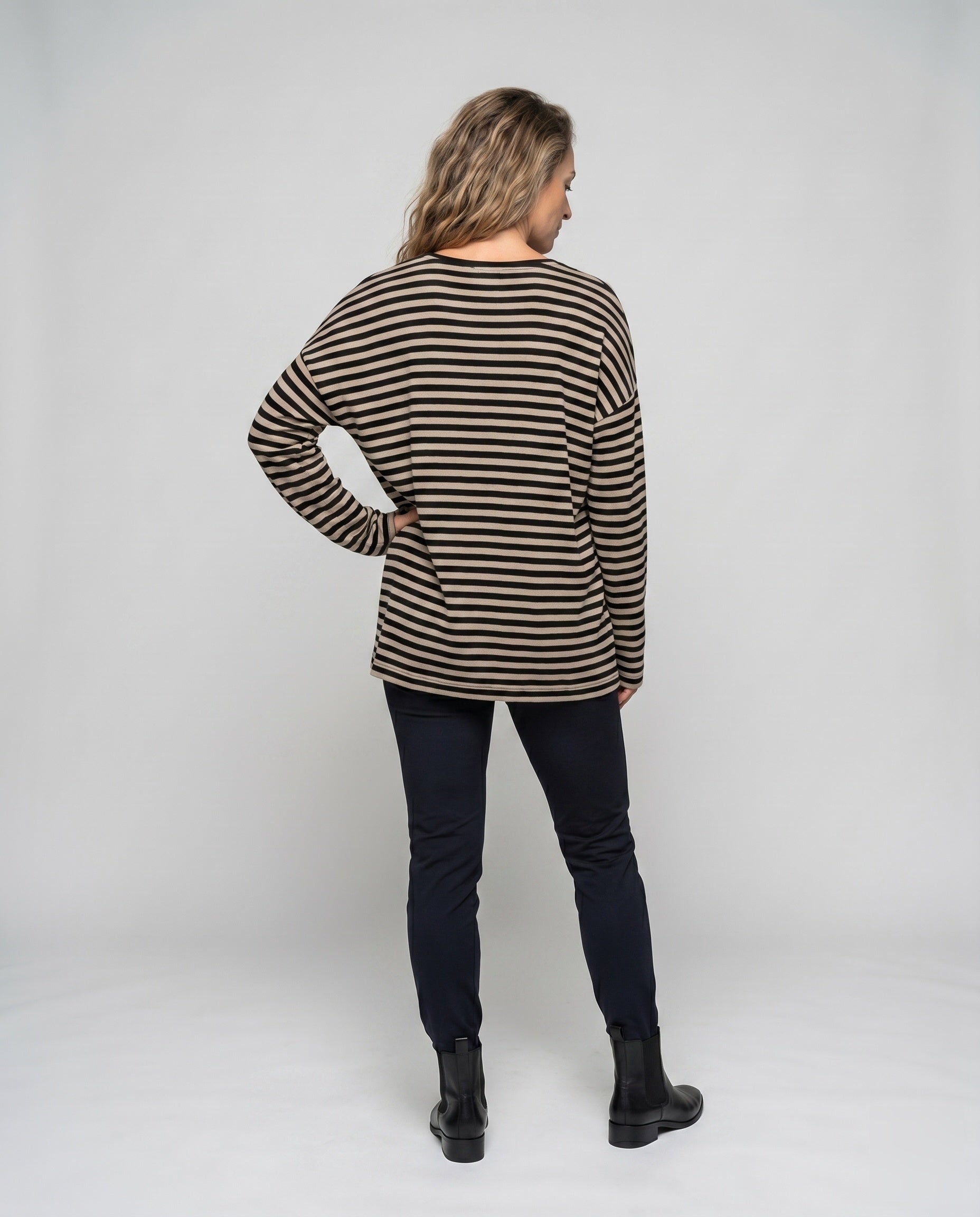 Product 15637858156874 - back_view
