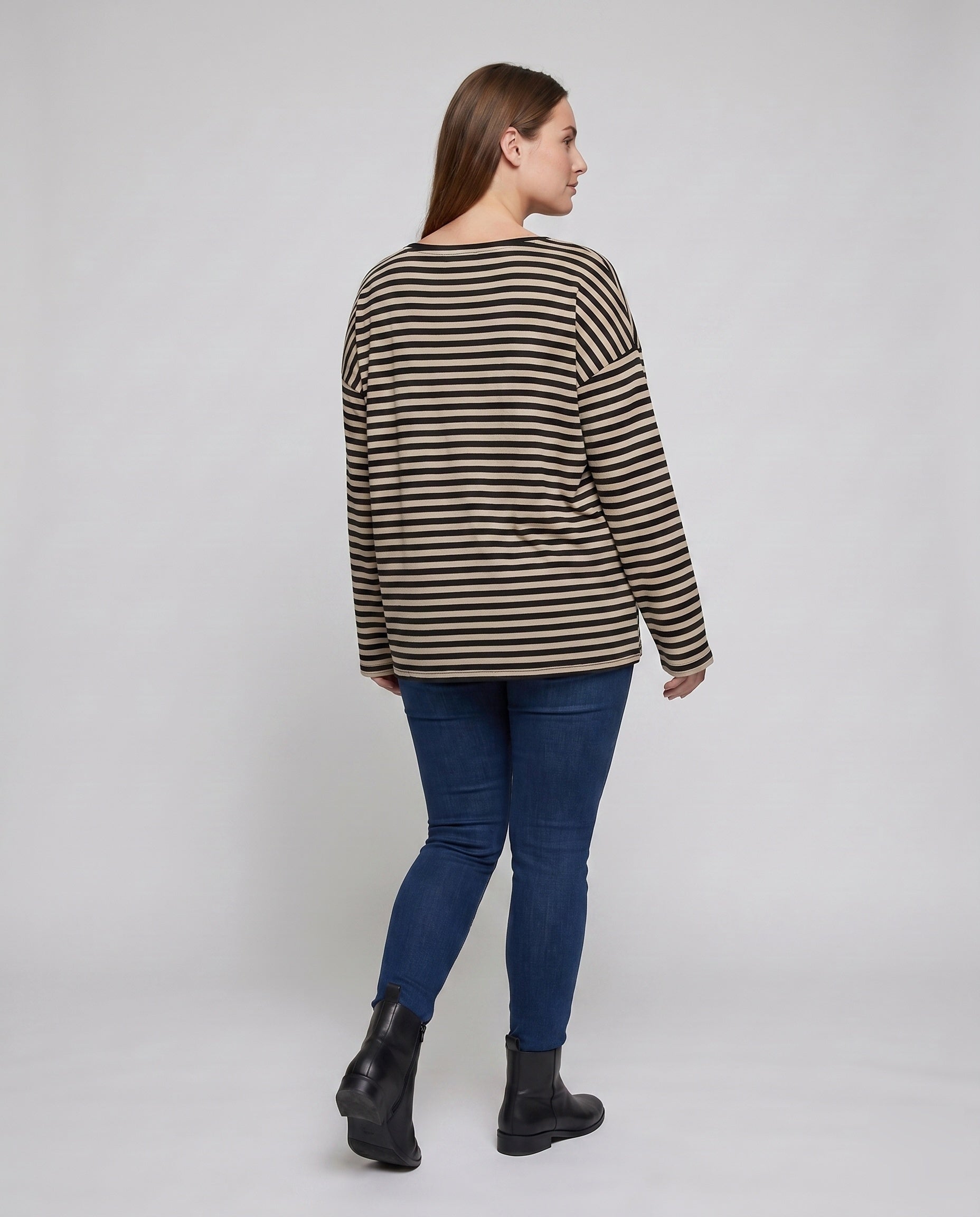 Product 15637859369290 - back_view