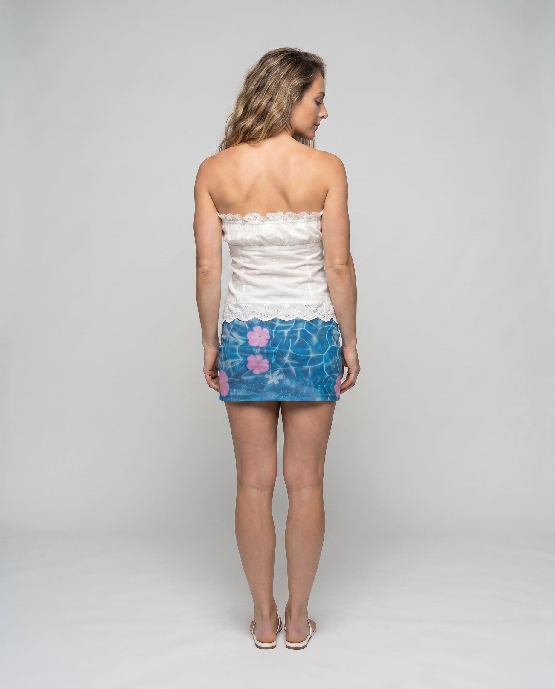 Product 15637871165770 - back_view