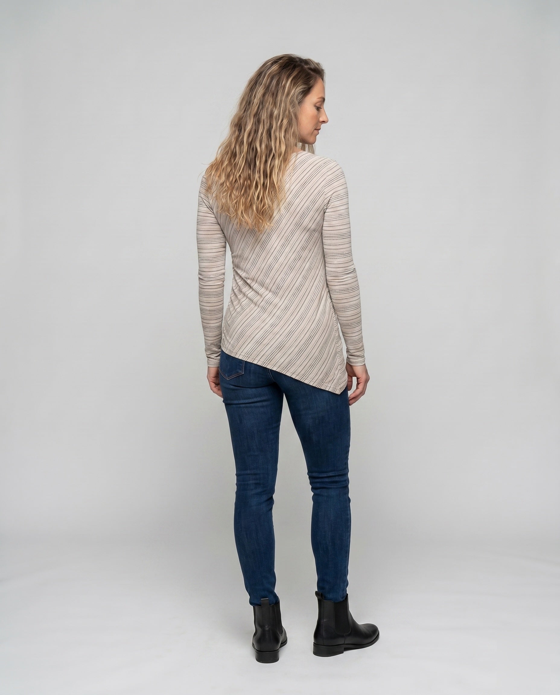 Product 15637871591754 - back_view