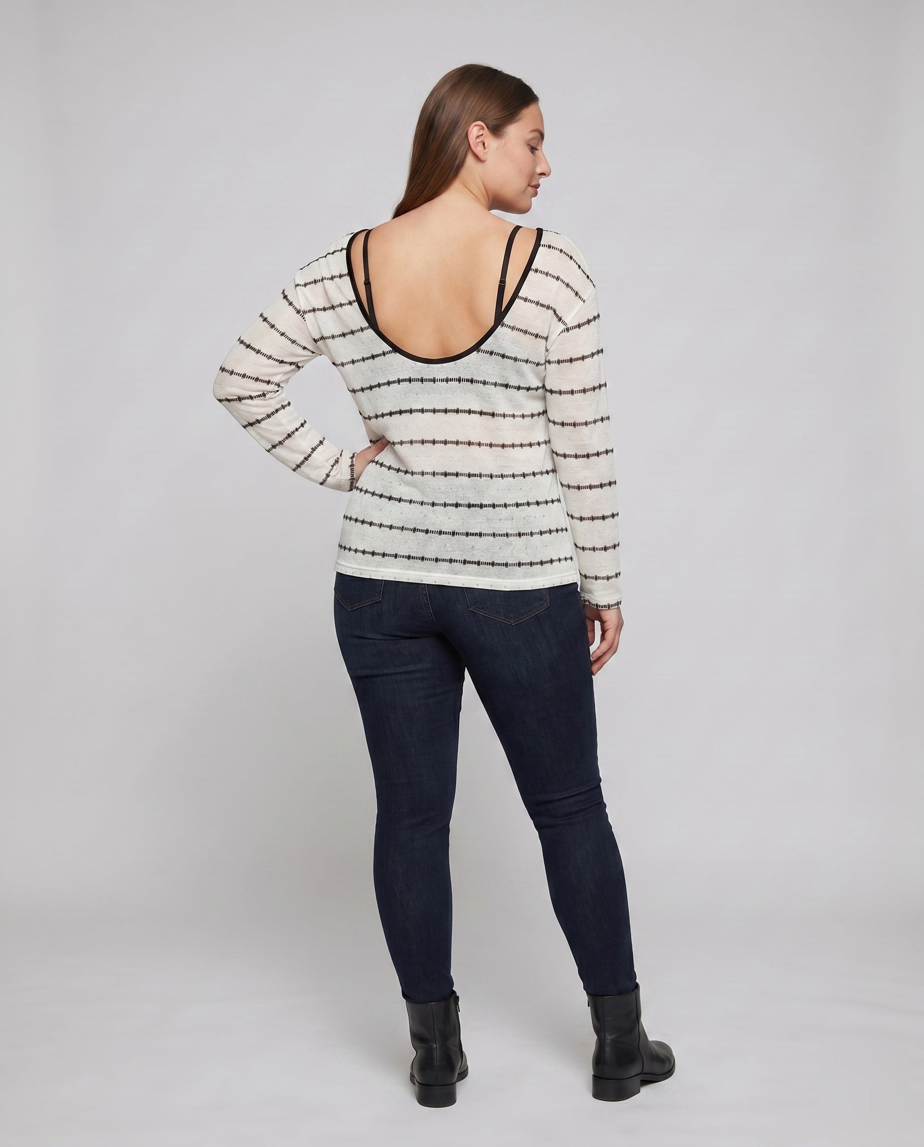 Product 15637876408650 - back_view