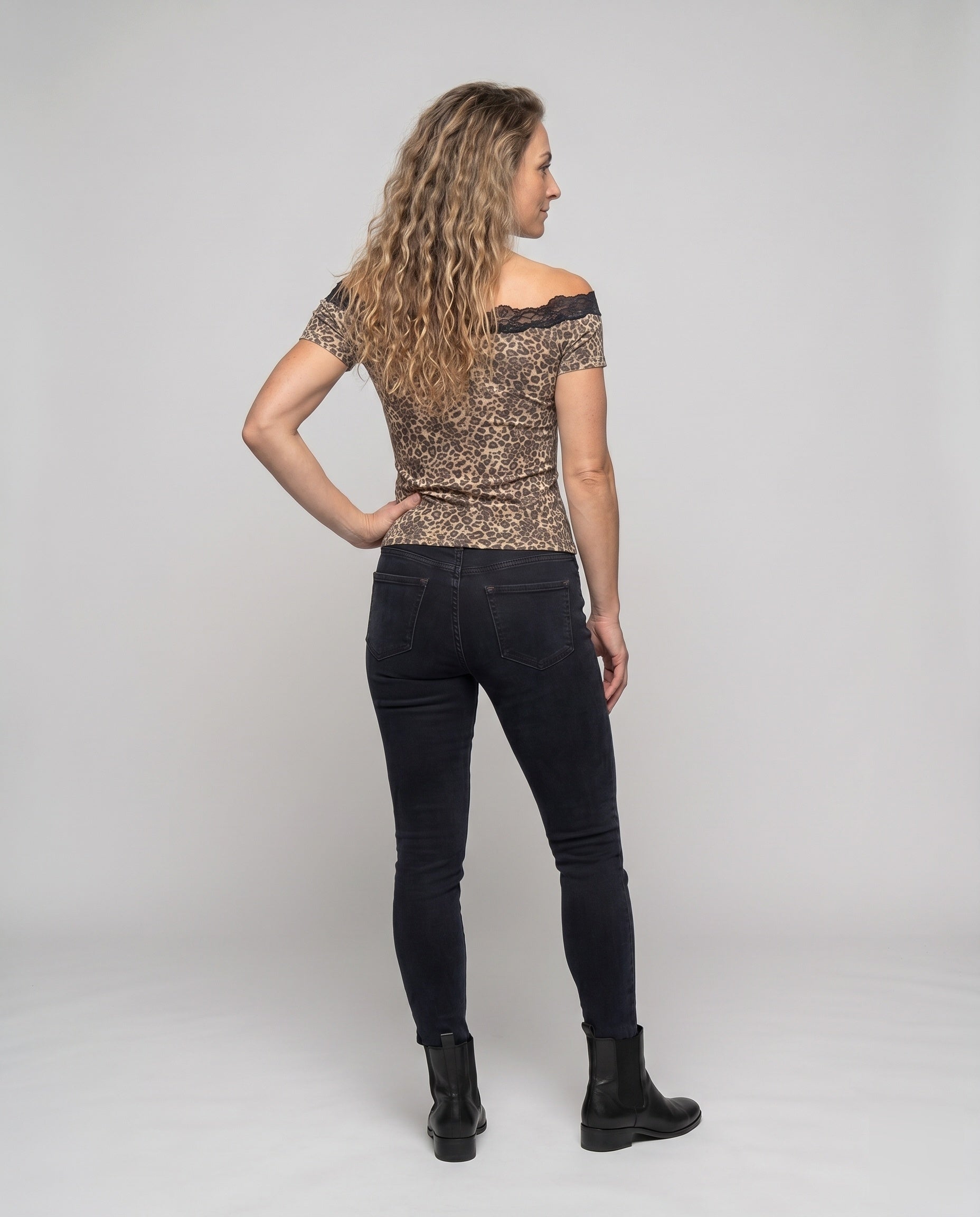 Product 15637878145354 - back_view