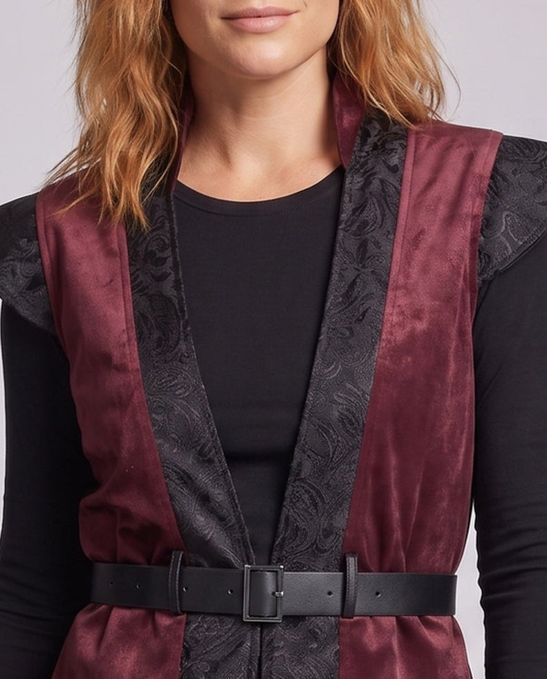 Ladies stylish costume display with deep V-neck and decorative belt Chichicherry