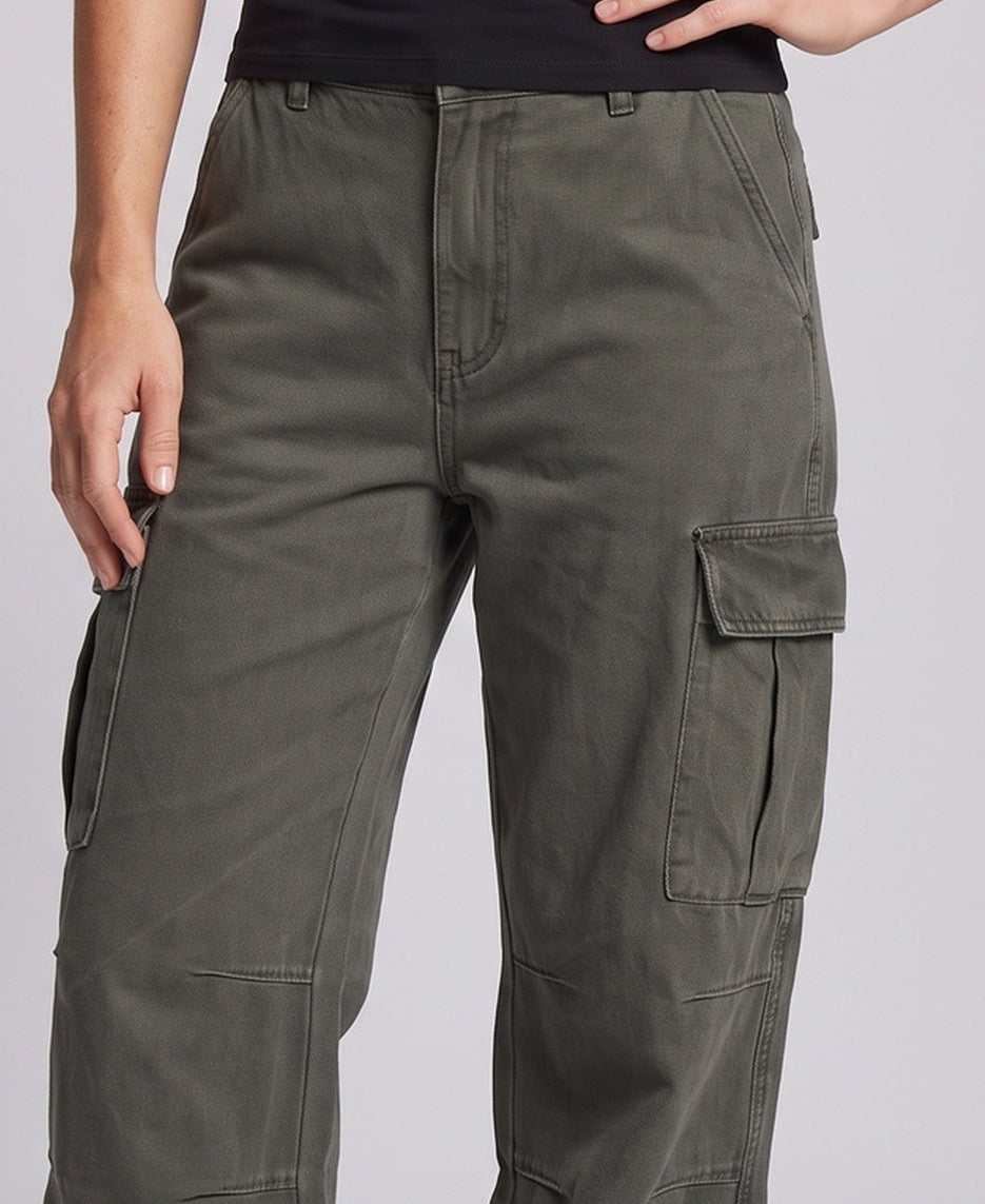 Women’s Leisure Cargo Pants with Wide Cut Chichicherry