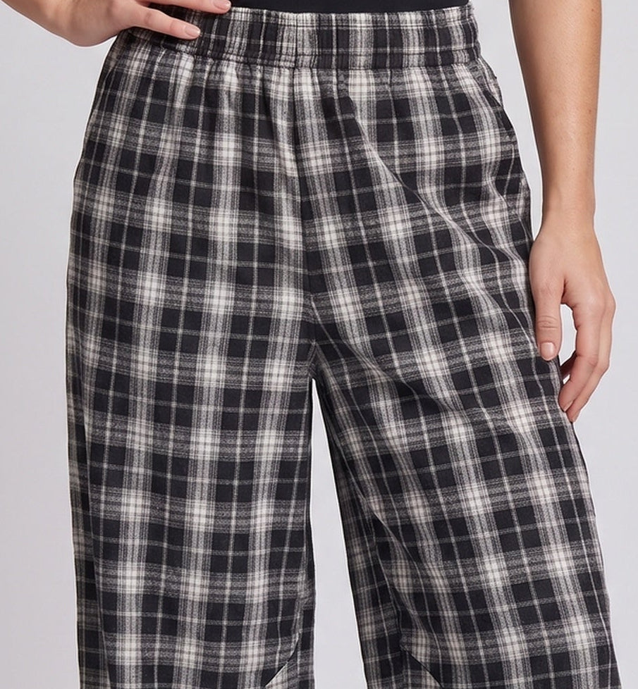 Women's fashionable carrot pants with checkered pattern Chichicherry