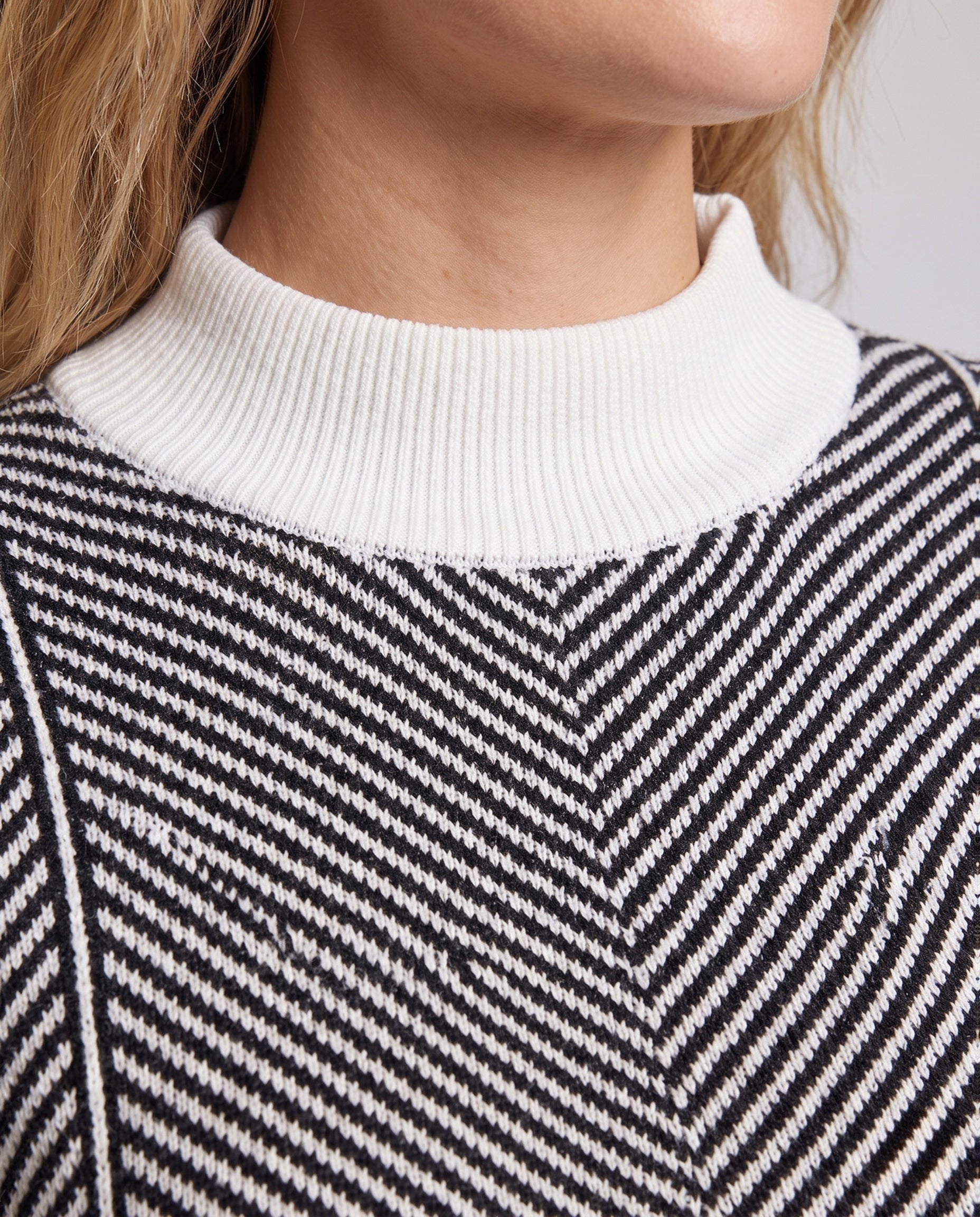 Product 16033032864074 - close_up_detail