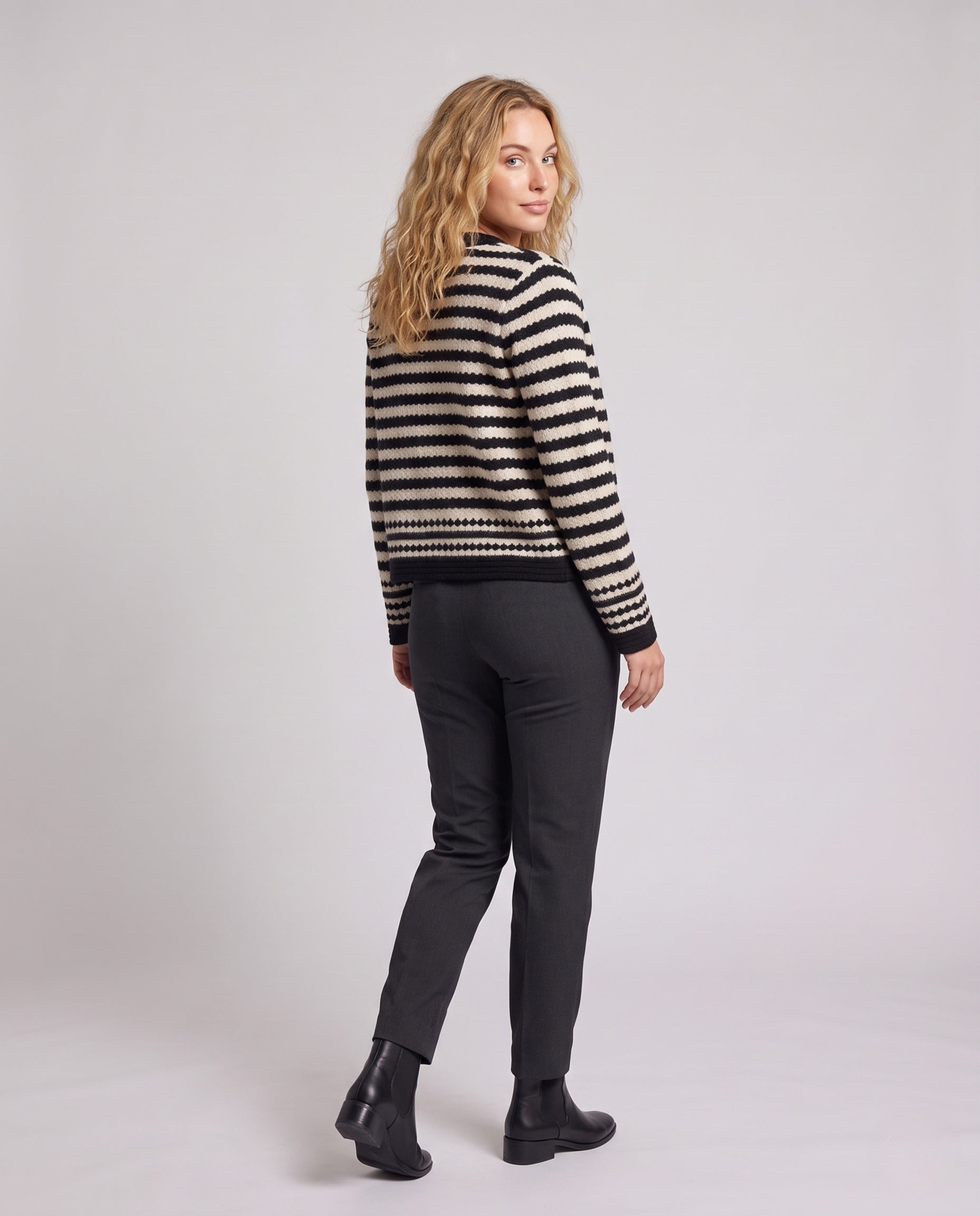 Product 16034478850378 - back_view