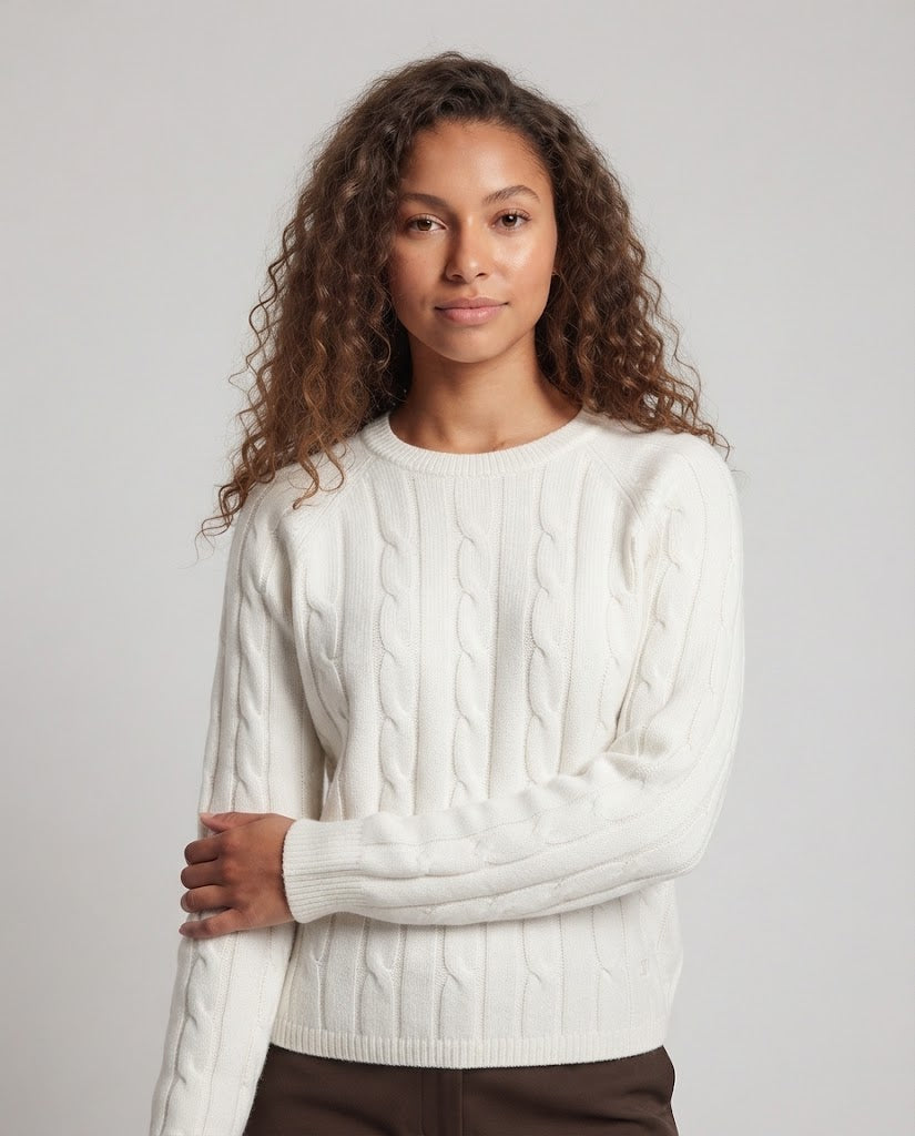 Women's fine knit sweater with cable structure, round neck and casual short form Chichicherry