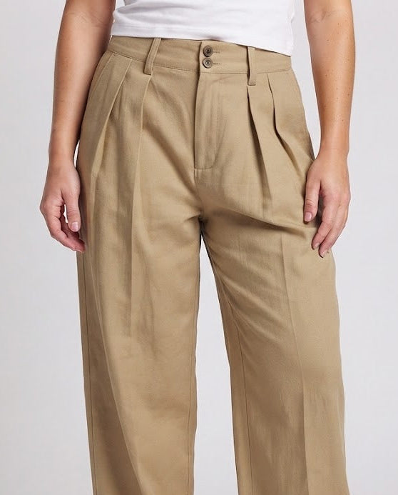 Ladies high-waisted wide pleated trousers made of cotton twill Chichicherry