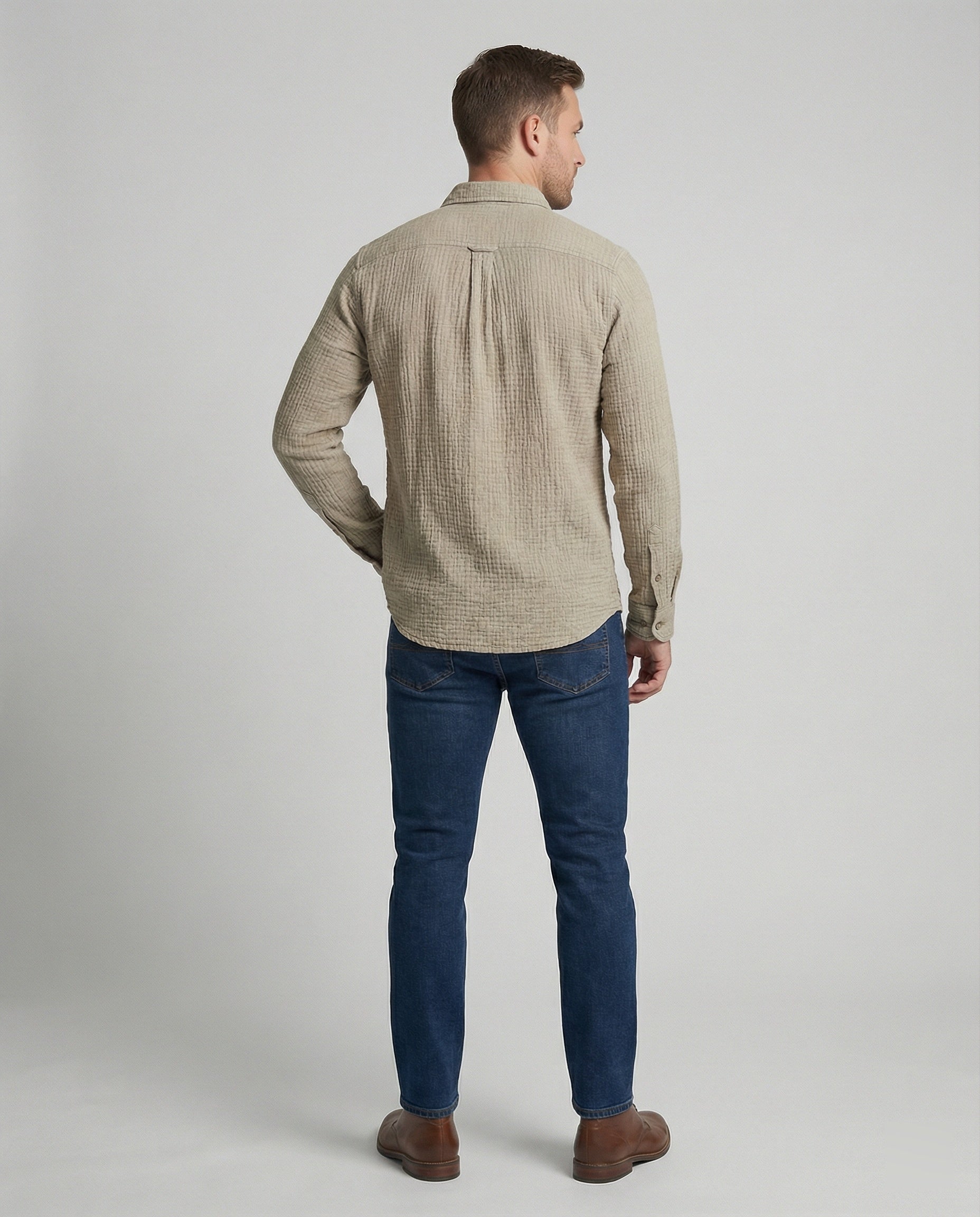 Men's casual short sleeve shirt with breast pocket