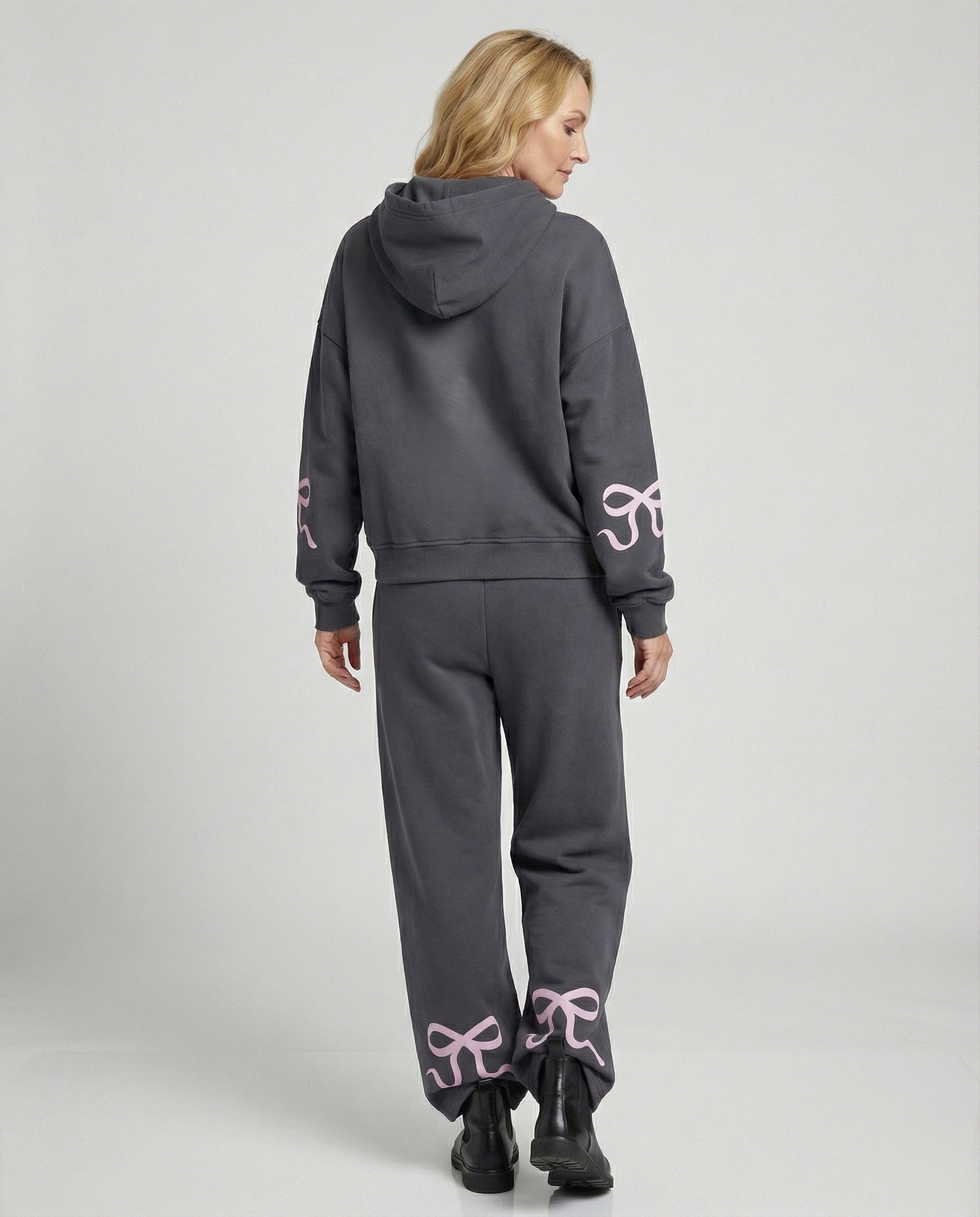 Women's tracksuit with hoodie
