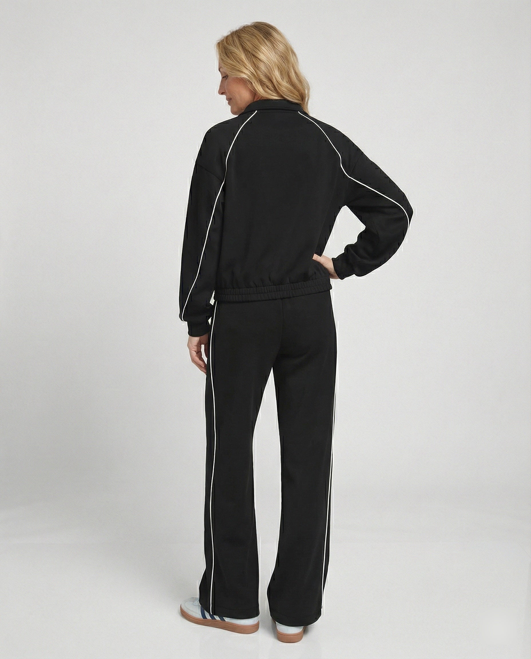Sports suit women