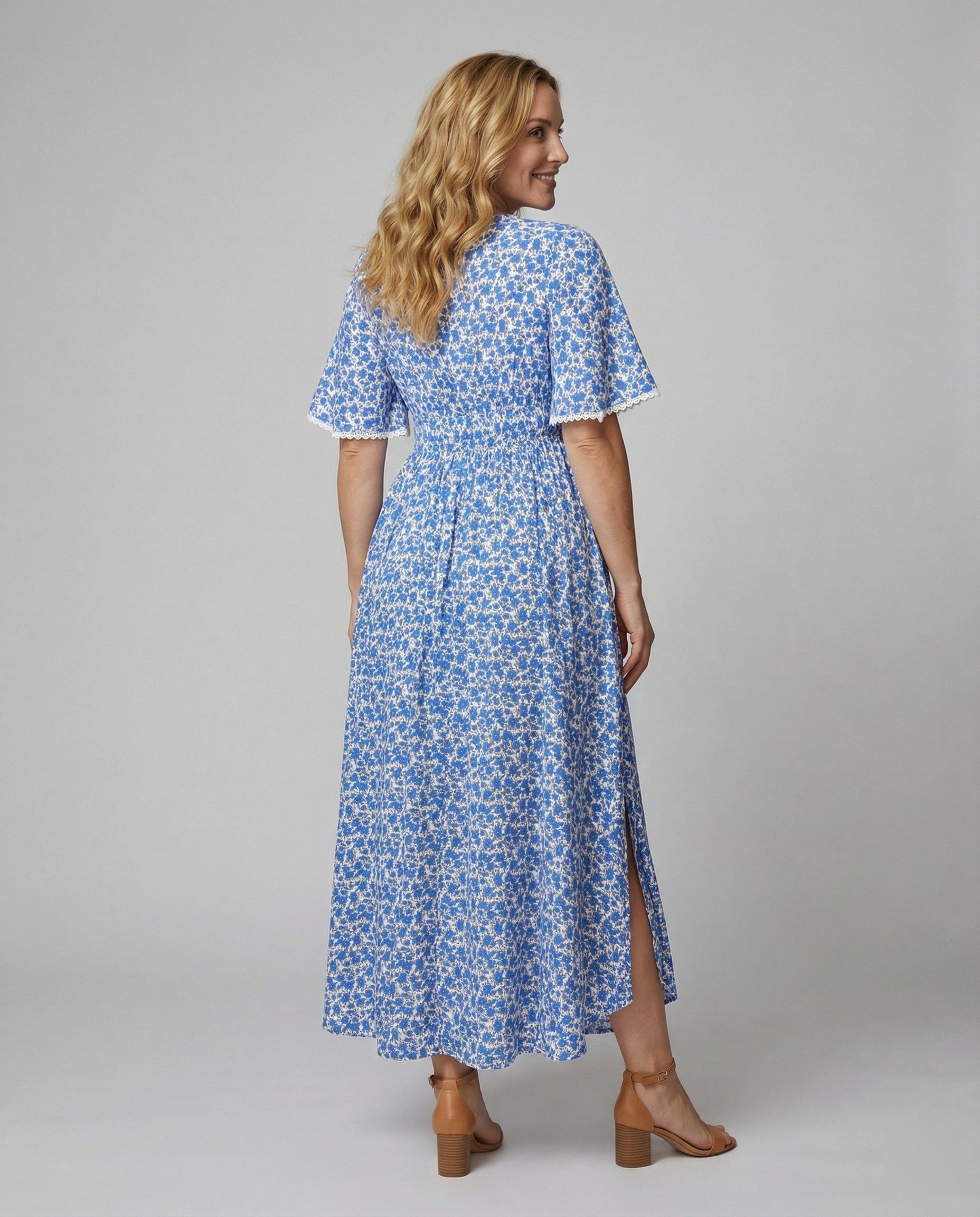 Women's maxi dress with floral accents