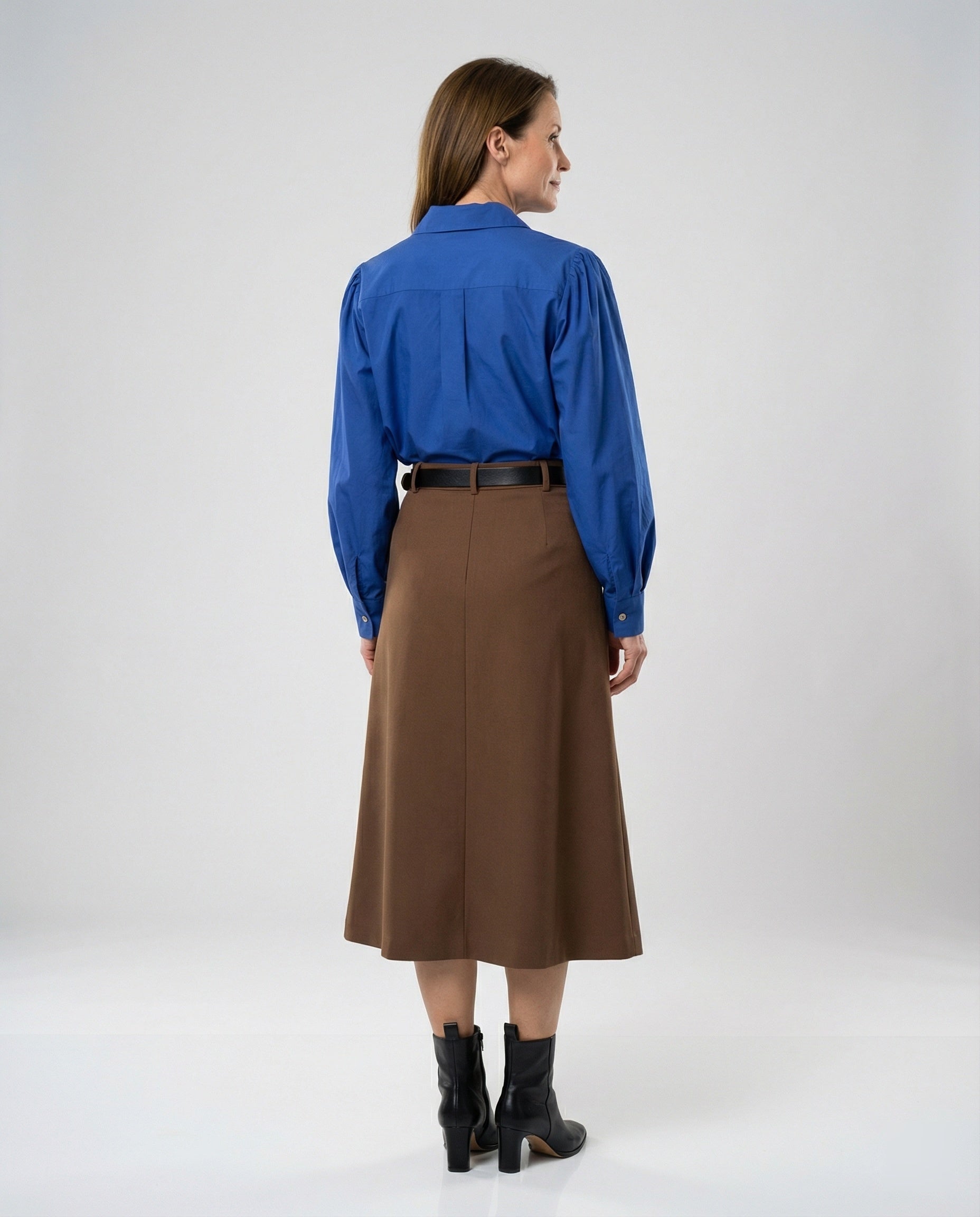 Women's blouse with puff sleeves and elegant cut
