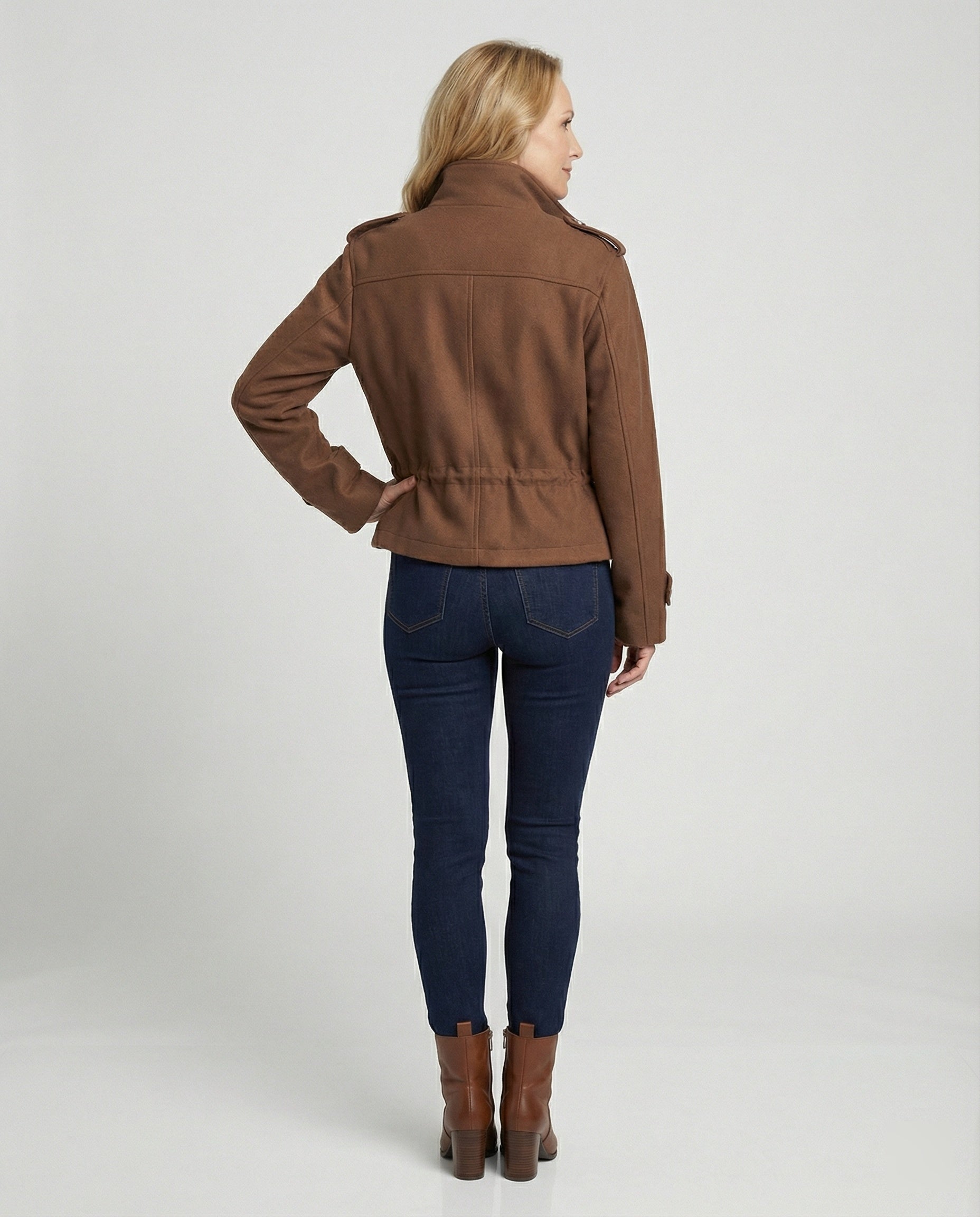 Ladies leisure jacket with waistline and pockets