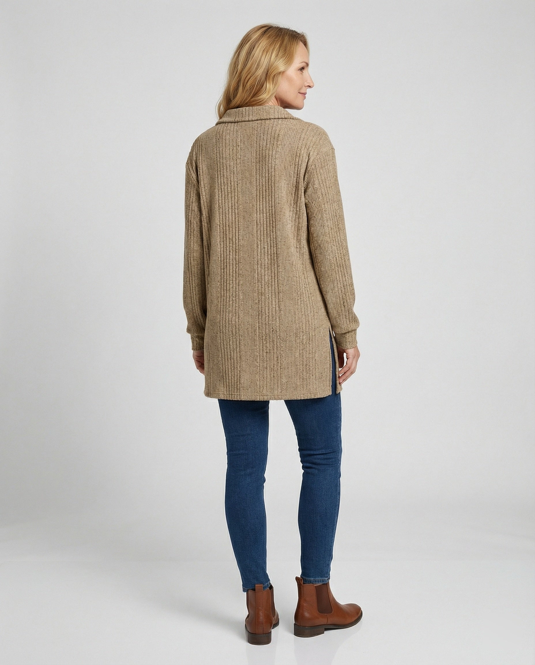 Women’s ribbed knit sweater with collar
