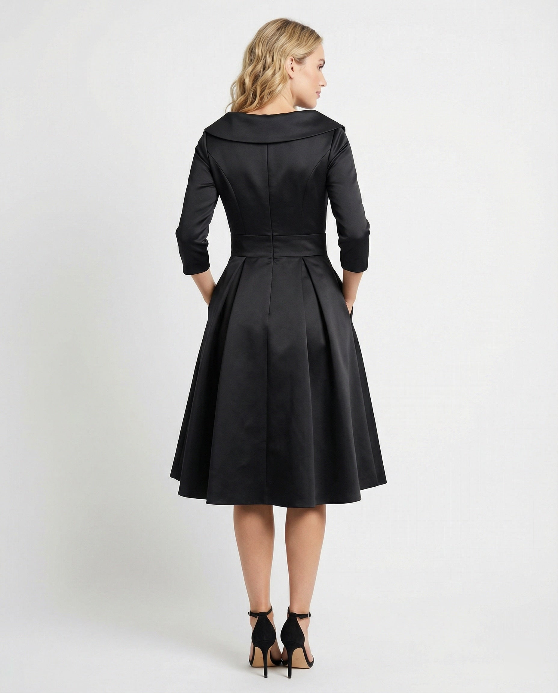 Elegant wrap dress with wide collar