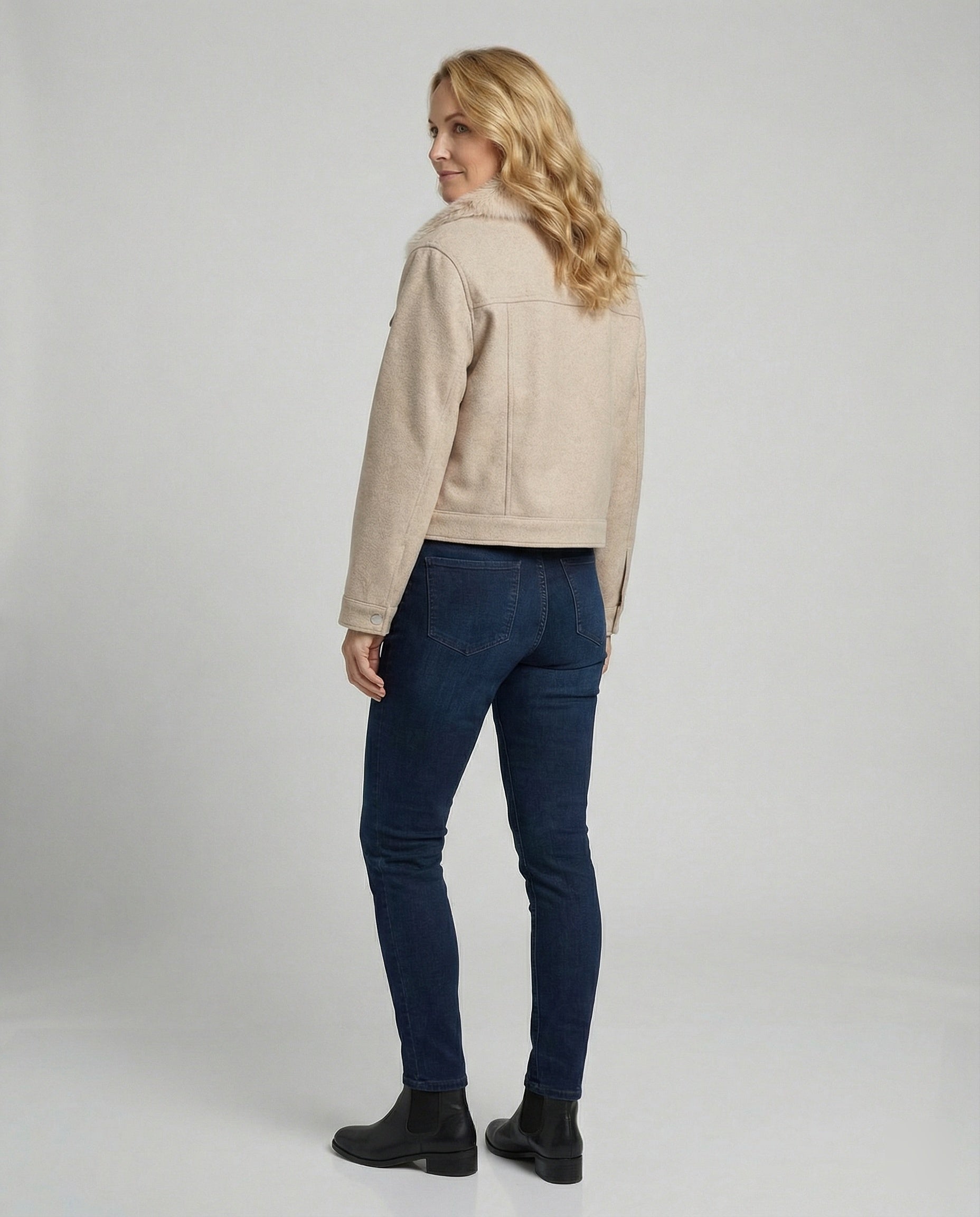 Women's wool jacket with faux fur collar