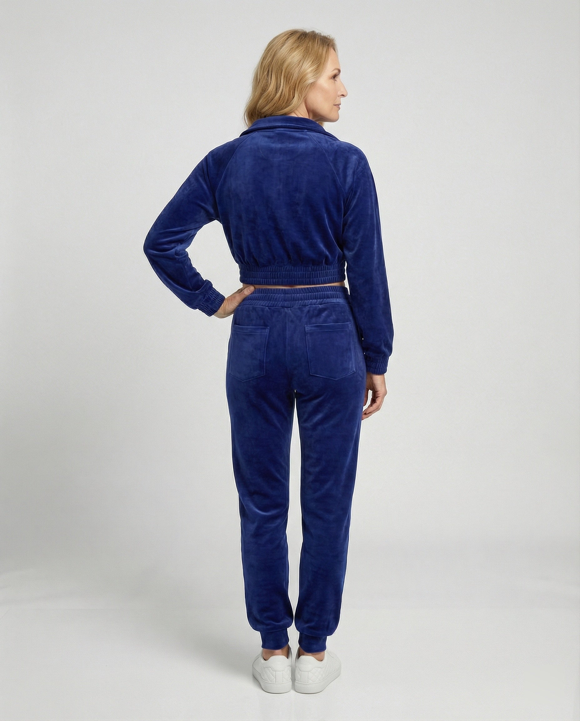 Ladies' tracksuit in casual style