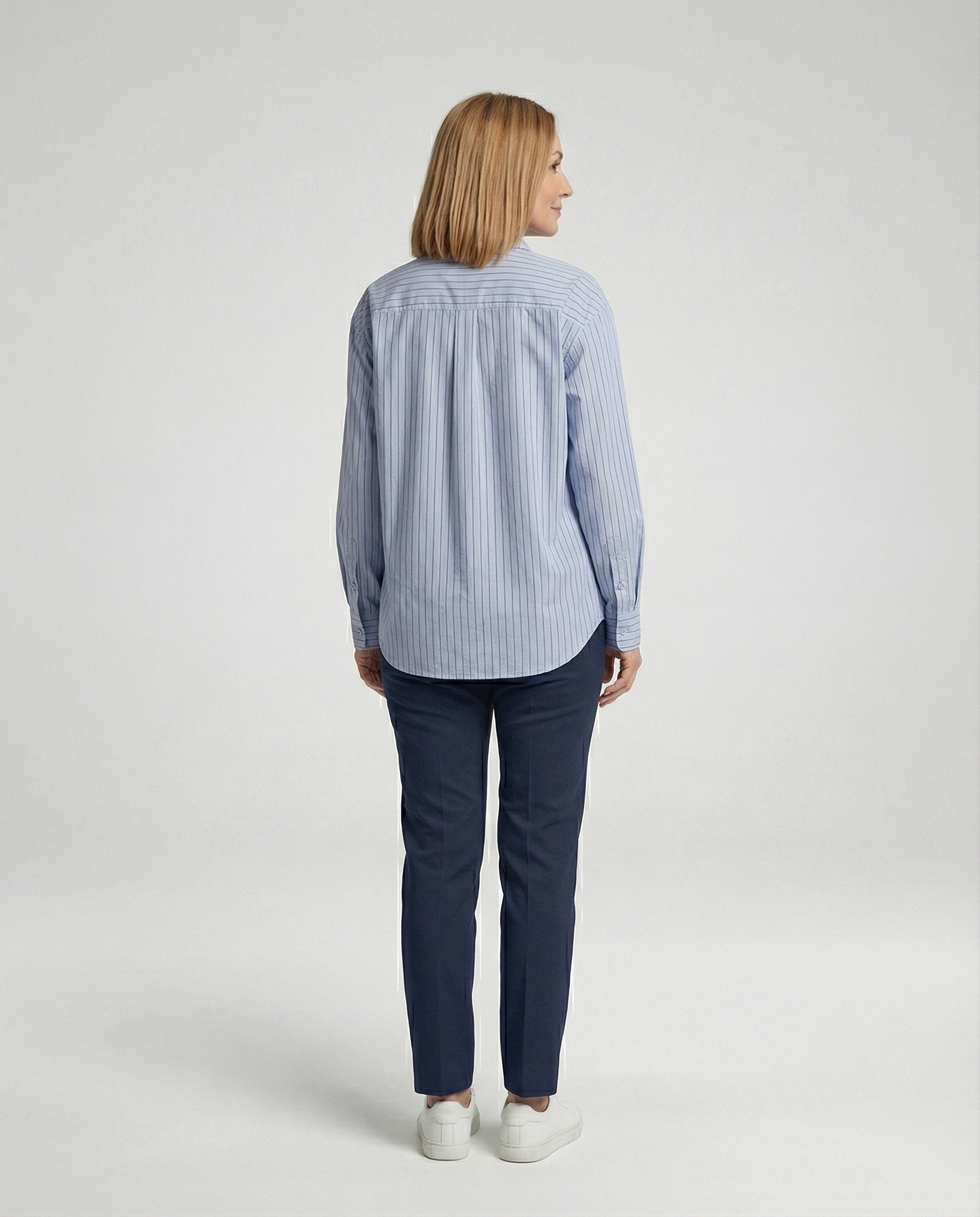 Women's blouse with stripes and classic collar