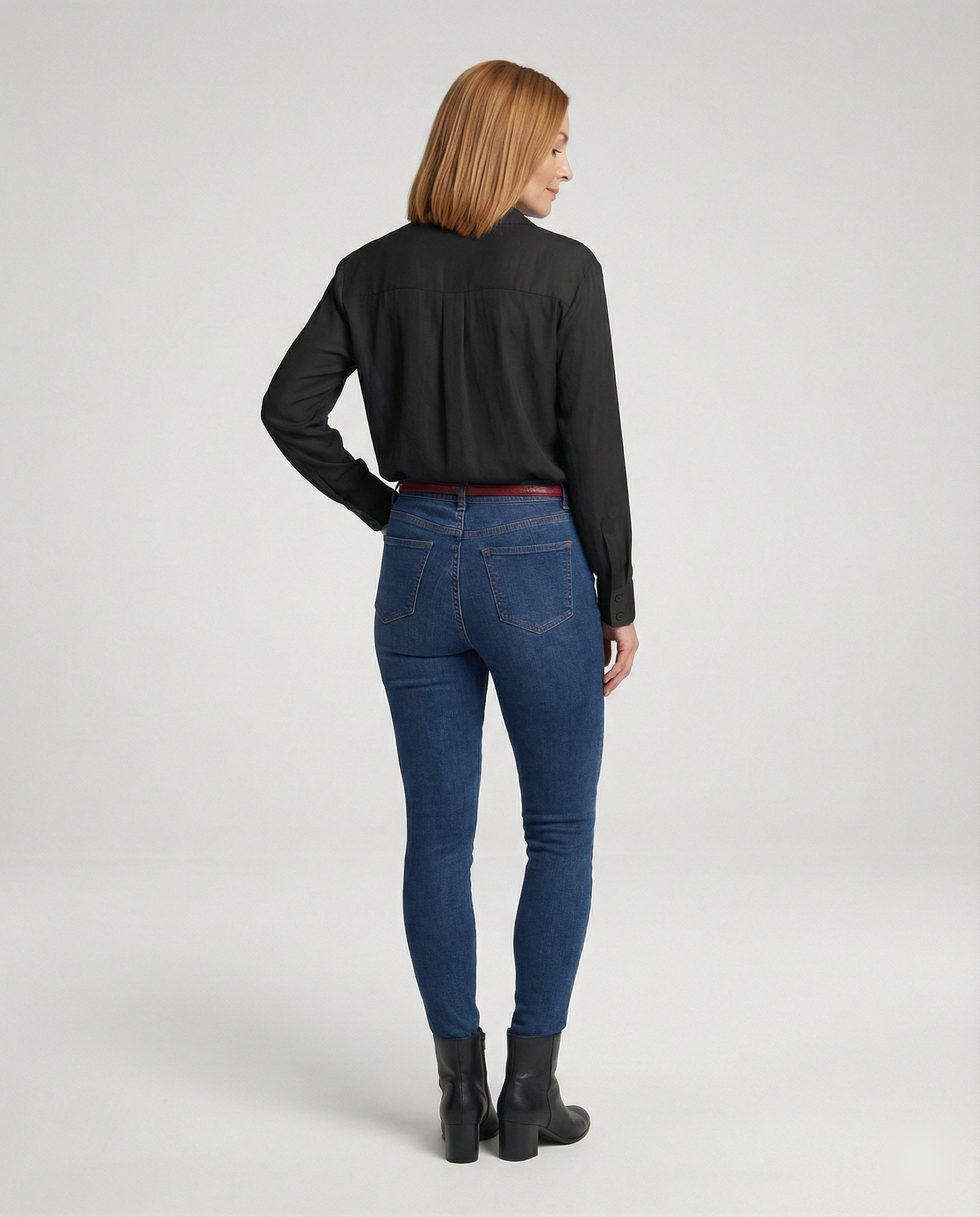 Women’s blouse with lace accents