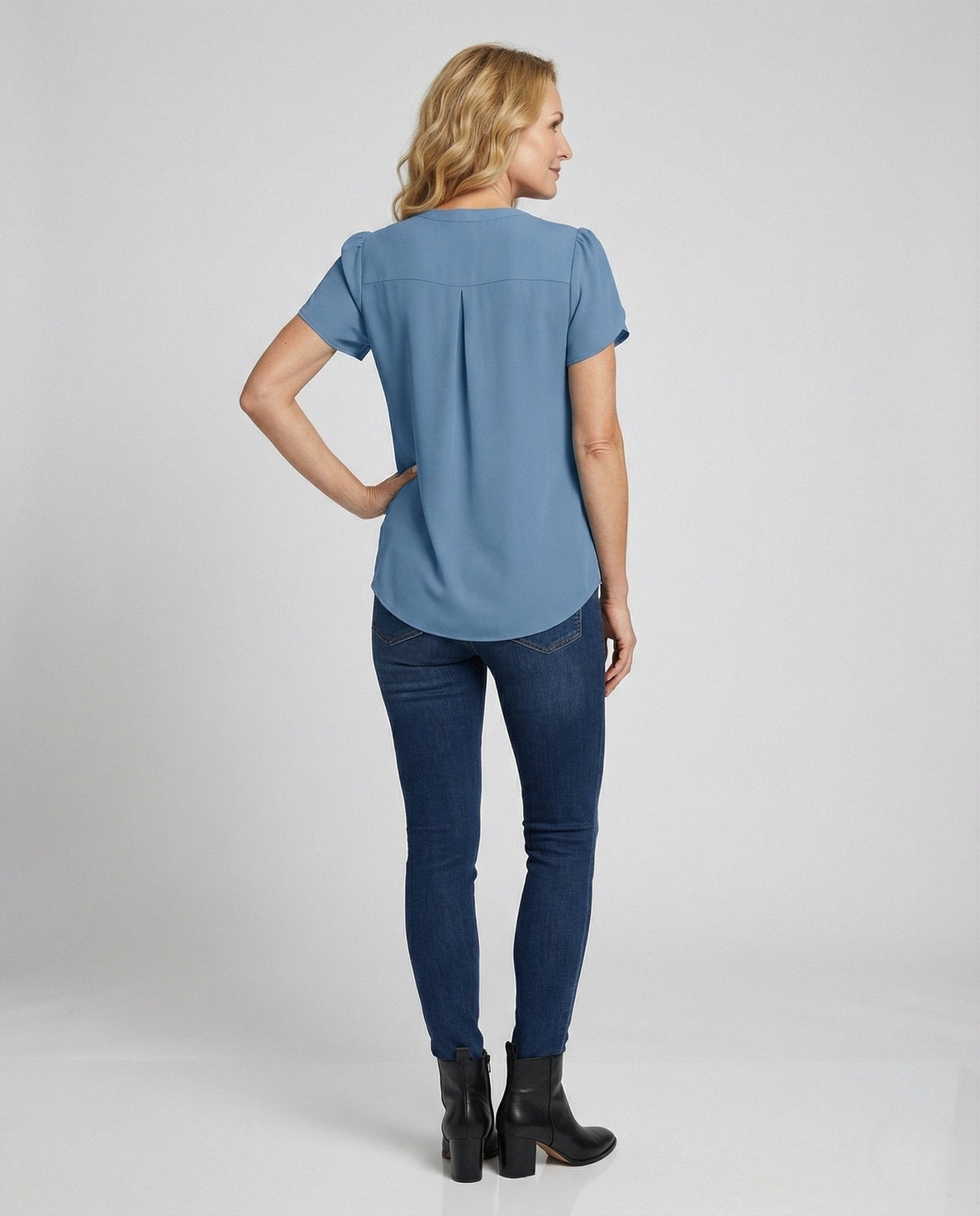 Blouse top women with V-neck and puff sleeves - Chichicherry