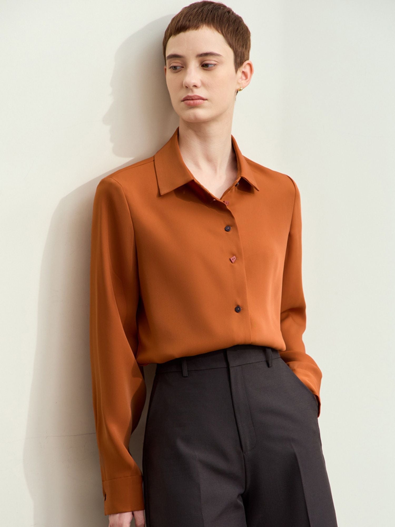 Blouse with contrast buttons