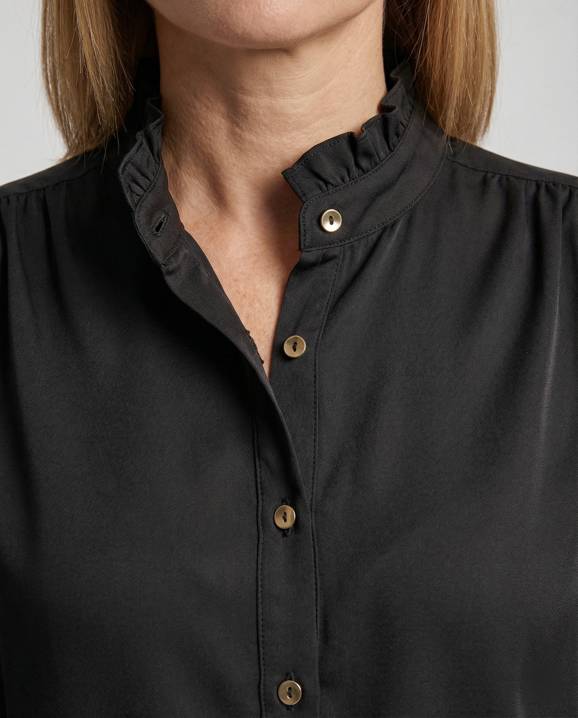 Women's blouse with ruffled collar