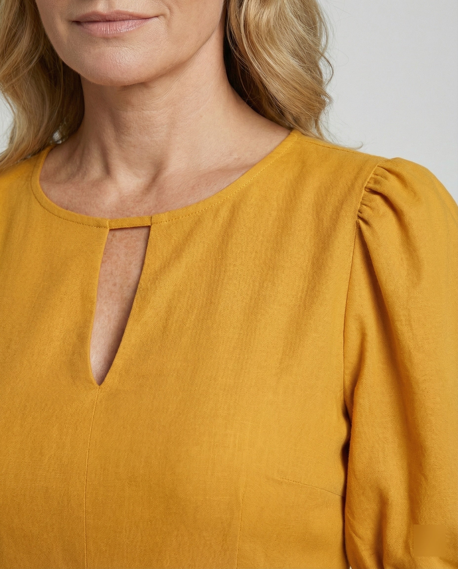Women's midi dress with balloon sleeves
