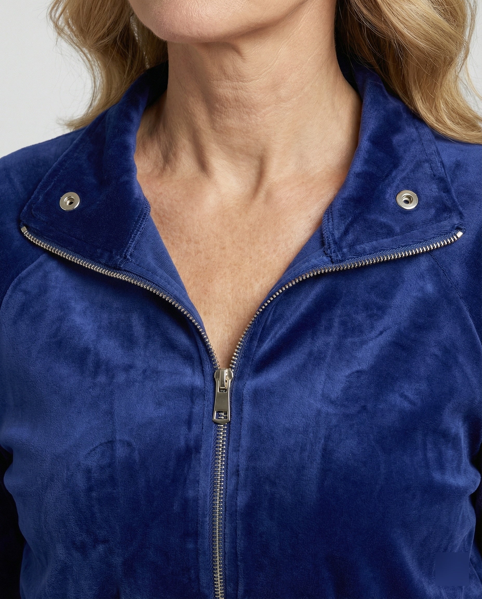 Ladies' tracksuit in casual style